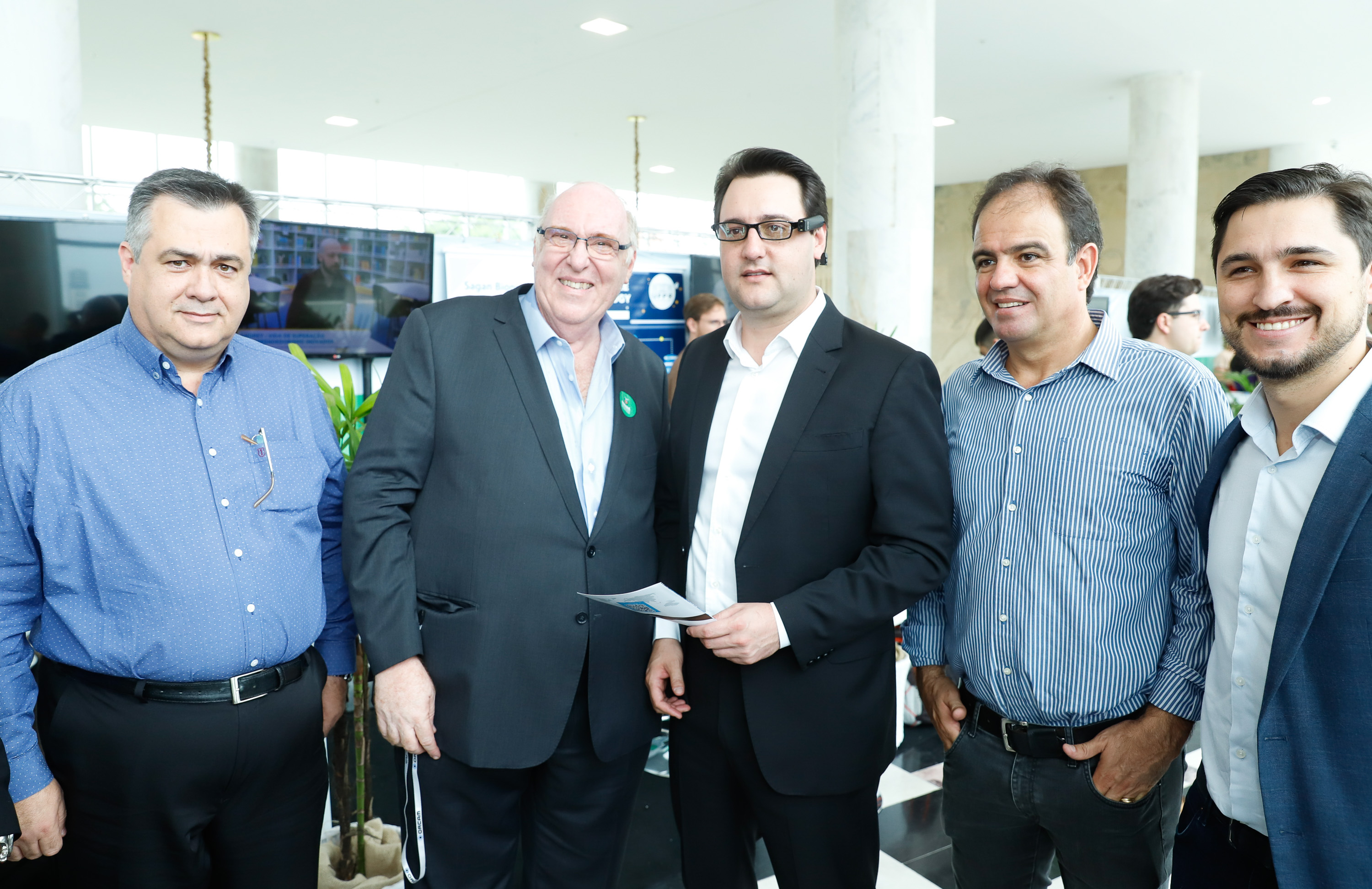 O governador Carlos Massa Ratinho Junior autorizou nesta quarta-feira (11), em cerimônia no Palácio Iguaçu, a liberação de R$ 168 milhões para a saúde pública de 297 municípios paranaenses.