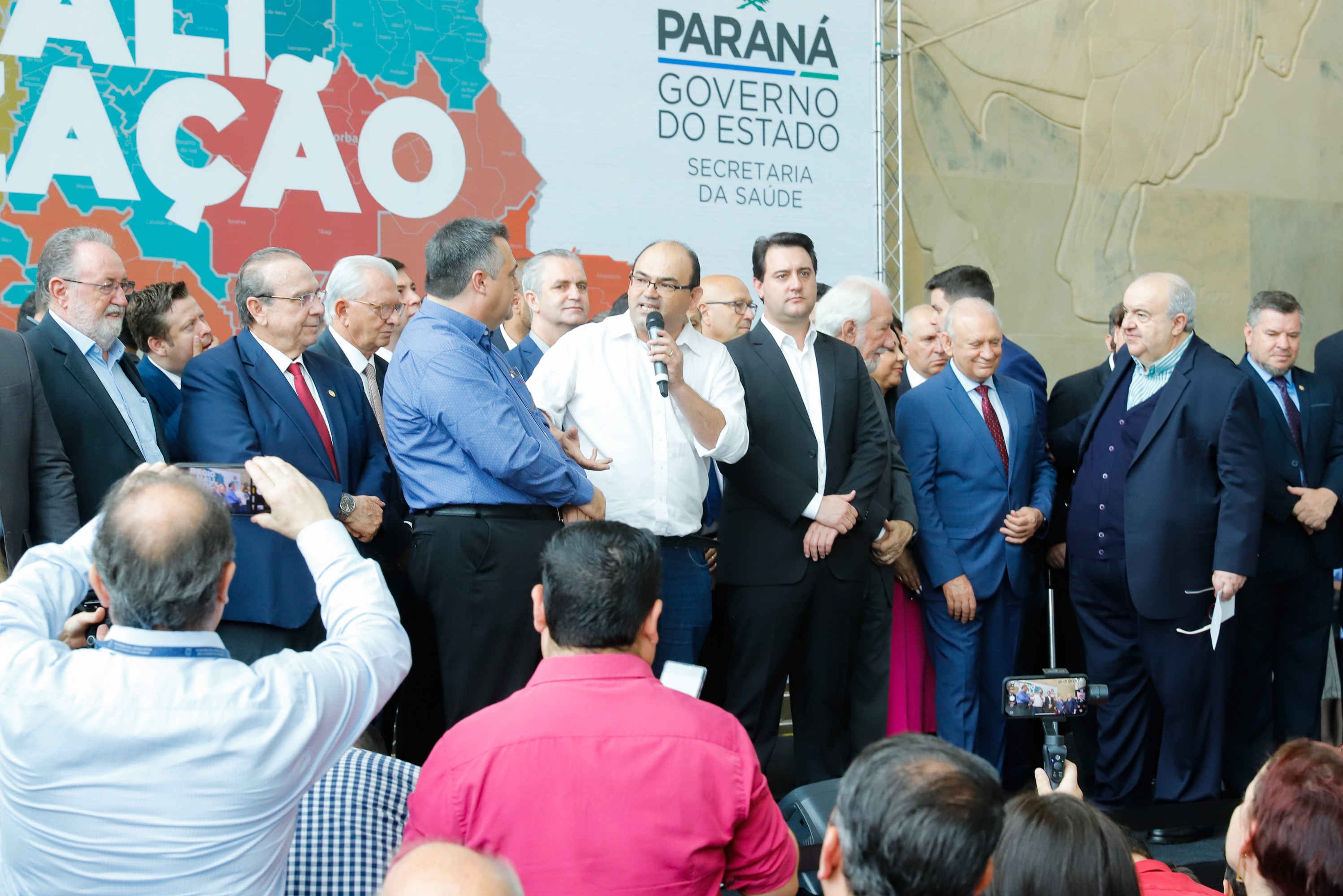 O governador Carlos Massa Ratinho Junior autorizou nesta quarta-feira (11), em cerimônia no Palácio Iguaçu, a liberação de R$ 168 milhões para a saúde pública de 297 municípios paranaenses.