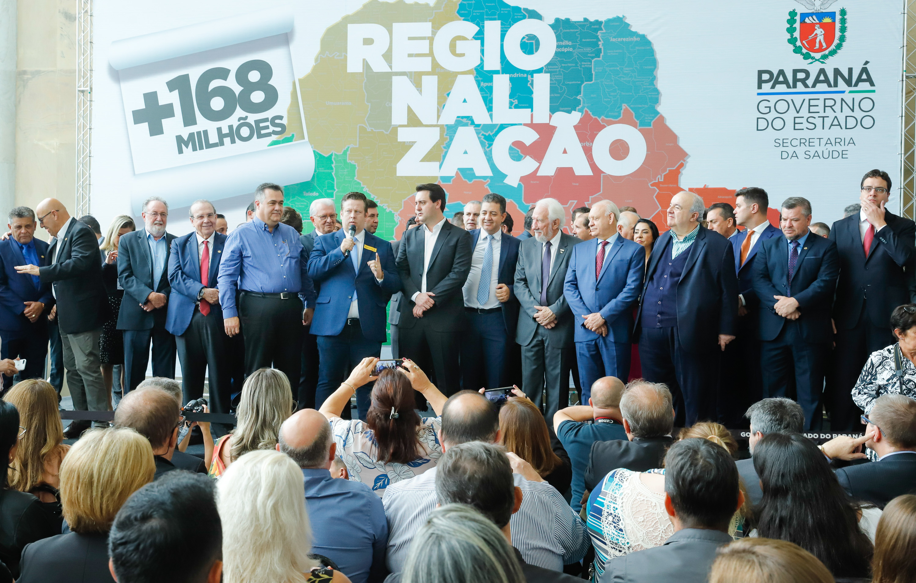 O governador Carlos Massa Ratinho Junior autorizou nesta quarta-feira (11), em cerimônia no Palácio Iguaçu, a liberação de R$ 168 milhões para a saúde pública de 297 municípios paranaenses.