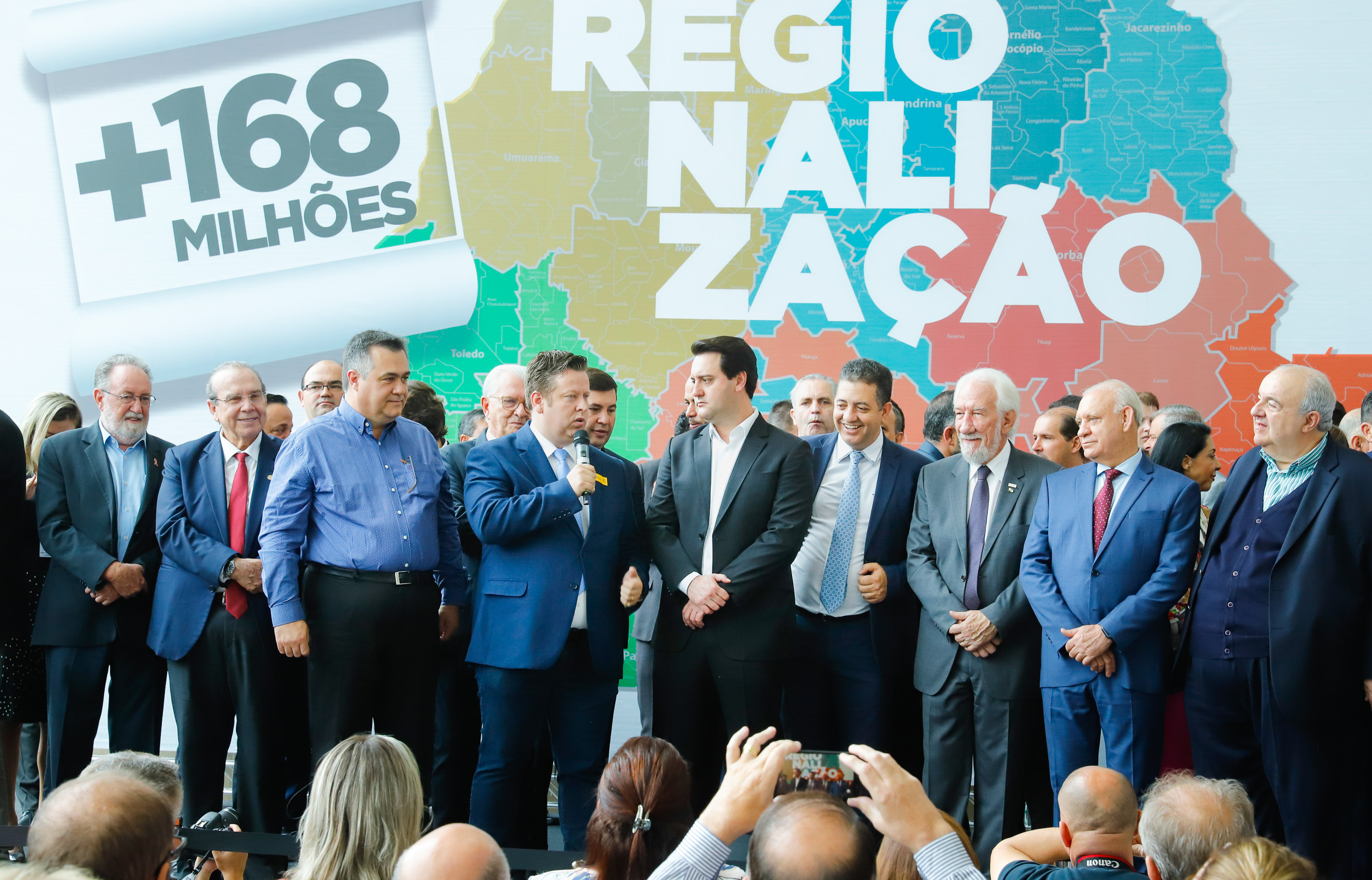 O governador Carlos Massa Ratinho Junior autorizou nesta quarta-feira (11), em cerimônia no Palácio Iguaçu, a liberação de R$ 168 milhões para a saúde pública de 297 municípios paranaenses.