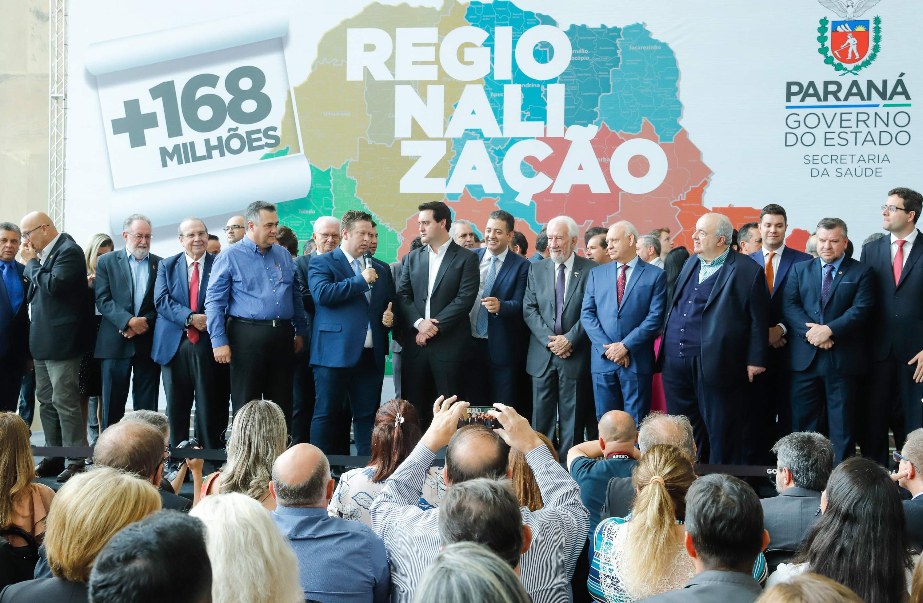 O governador Carlos Massa Ratinho Junior autorizou nesta quarta-feira (11), em cerimônia no Palácio Iguaçu, a liberação de R$ 168 milhões para a saúde pública de 297 municípios paranaenses.