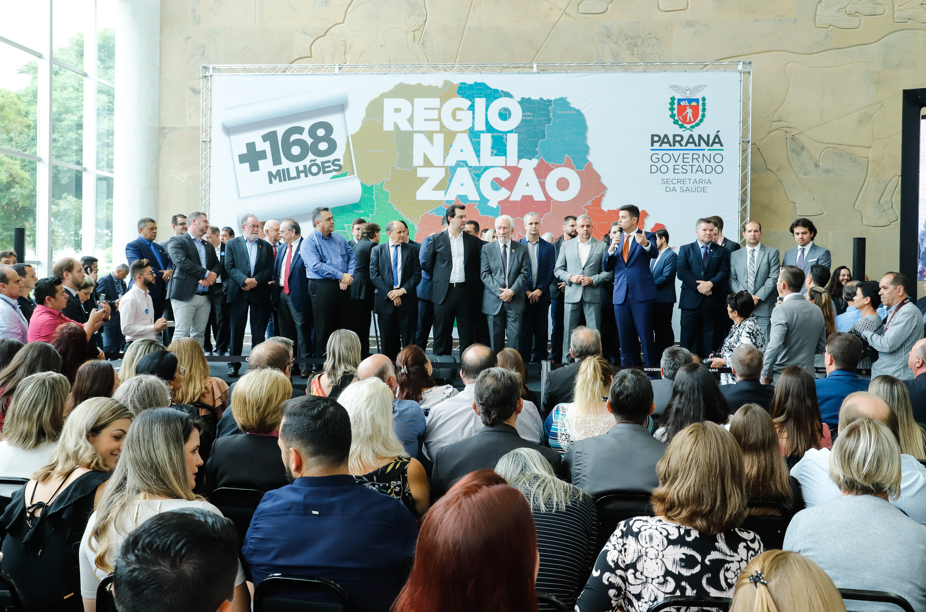 O governador Carlos Massa Ratinho Junior autorizou nesta quarta-feira (11), em cerimônia no Palácio Iguaçu, a liberação de R$ 168 milhões para a saúde pública de 297 municípios paranaenses.