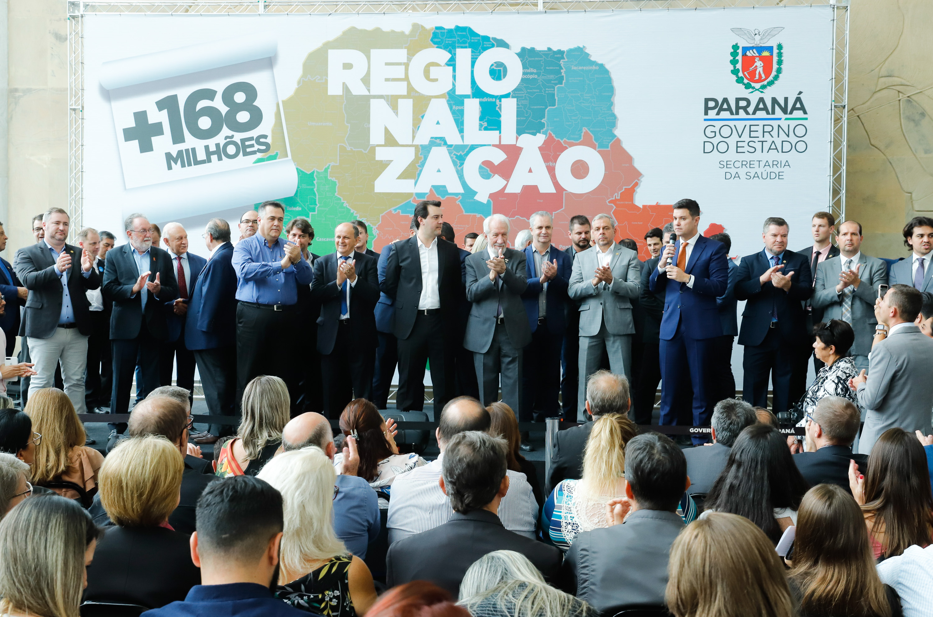 O governador Carlos Massa Ratinho Junior autorizou nesta quarta-feira (11), em cerimônia no Palácio Iguaçu, a liberação de R$ 168 milhões para a saúde pública de 297 municípios paranaenses.