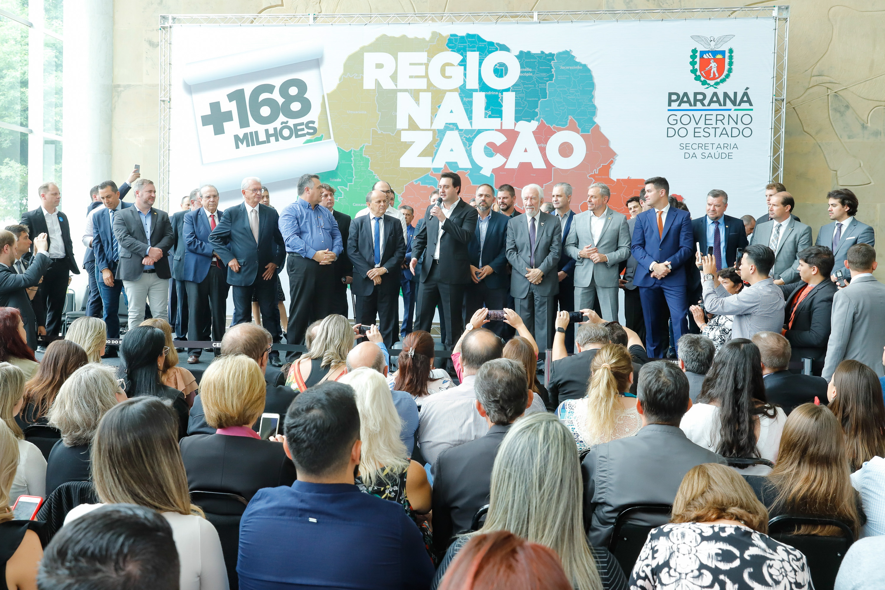 O governador Carlos Massa Ratinho Junior autorizou nesta quarta-feira (11), em cerimônia no Palácio Iguaçu, a liberação de R$ 168 milhões para a saúde pública de 297 municípios paranaenses.