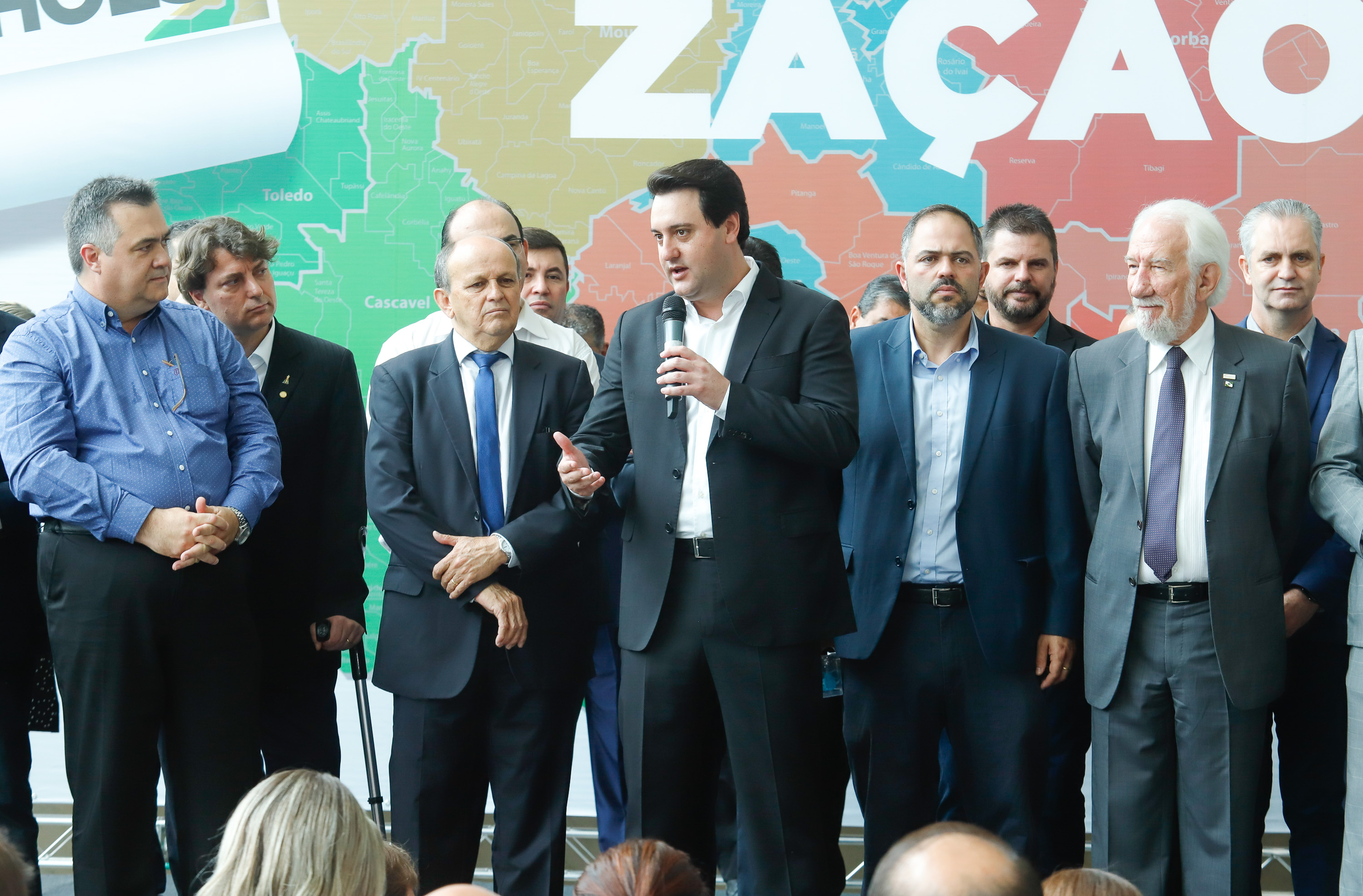 O governador Carlos Massa Ratinho Junior autorizou nesta quarta-feira (11), em cerimônia no Palácio Iguaçu, a liberação de R$ 168 milhões para a saúde pública de 297 municípios paranaenses.