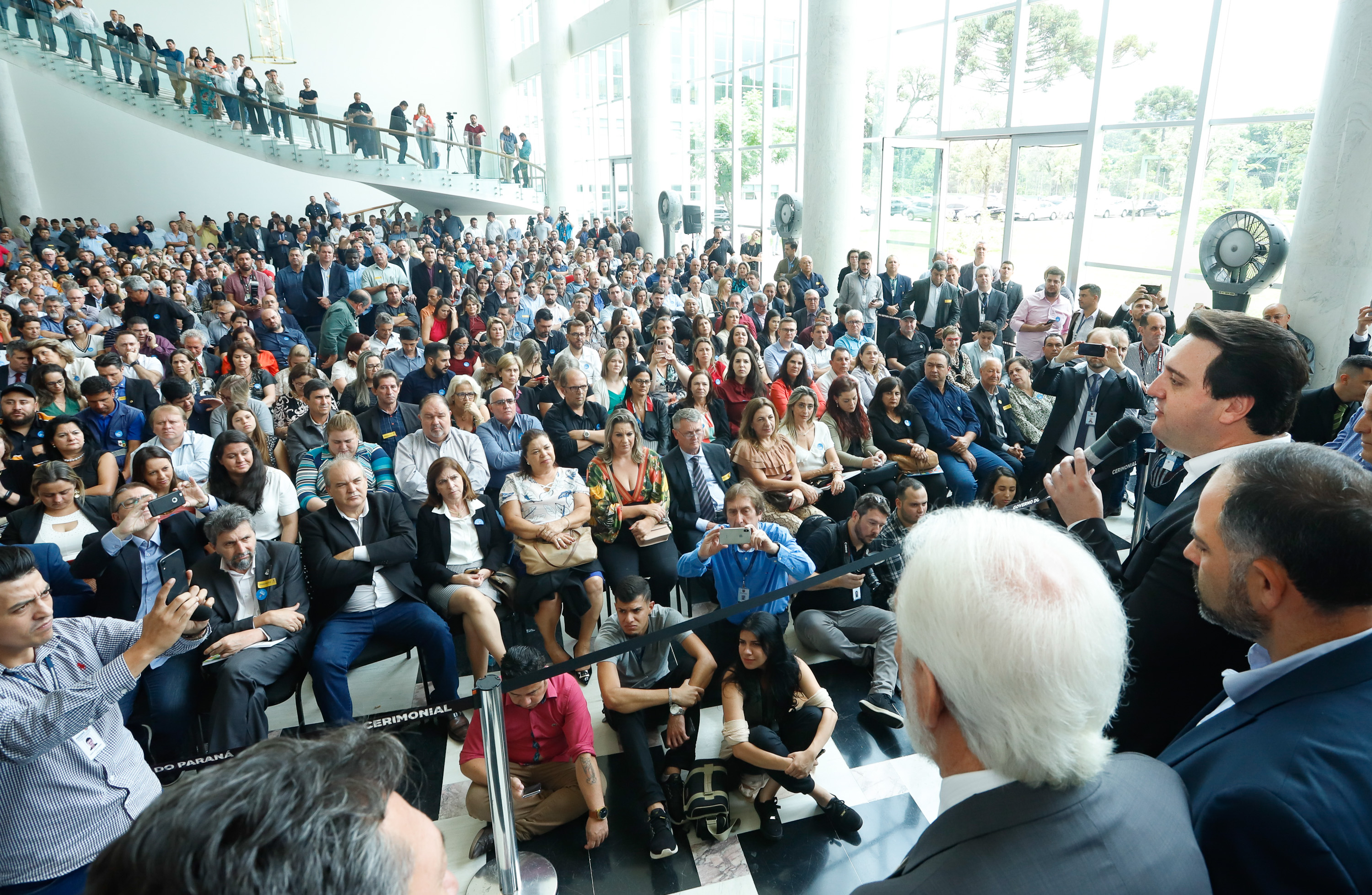O governador Carlos Massa Ratinho Junior autorizou nesta quarta-feira (11), em cerimônia no Palácio Iguaçu, a liberação de R$ 168 milhões para a saúde pública de 297 municípios paranaenses.