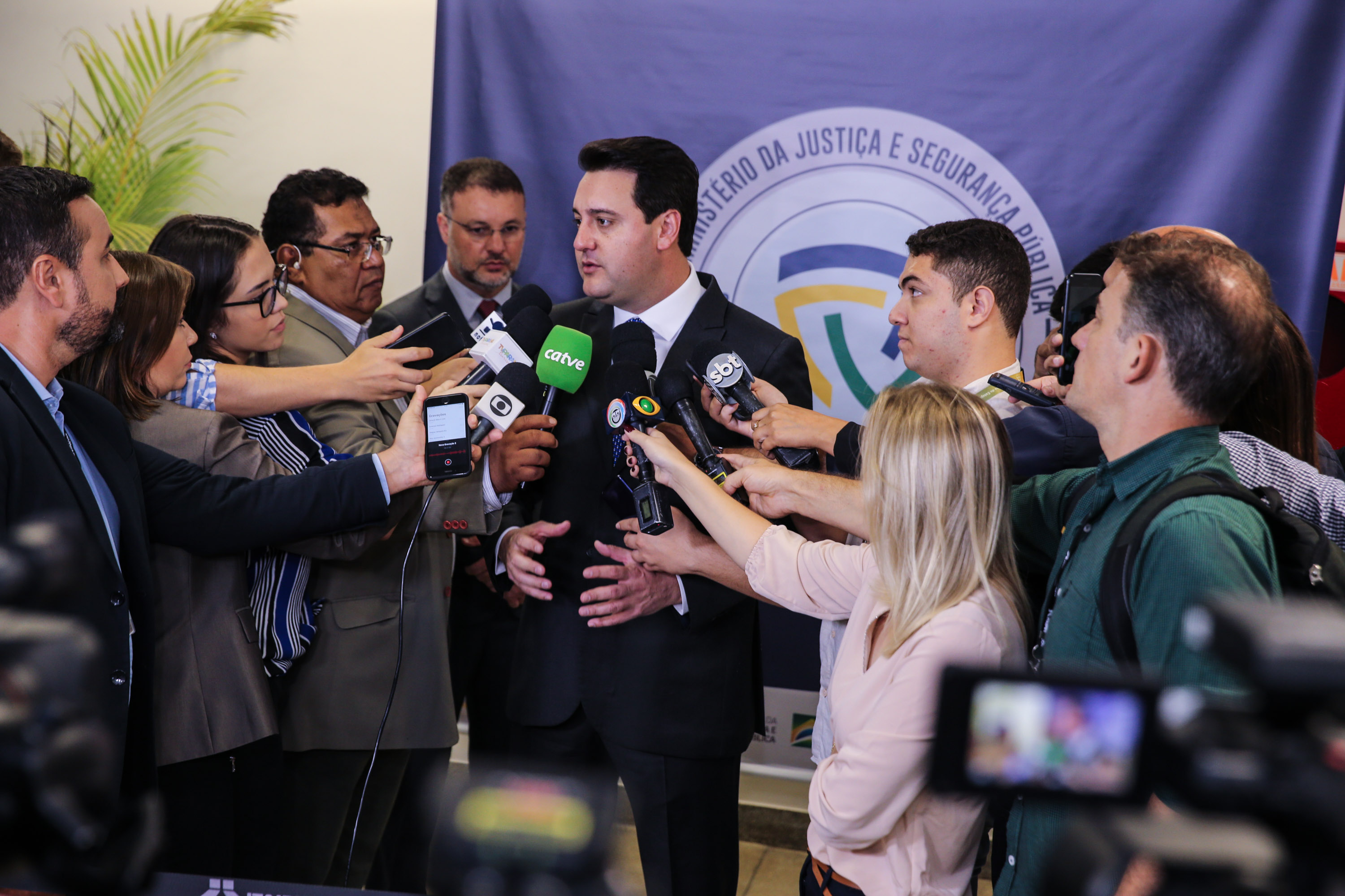 CIOF FOZ O Governador Carlos Massa Ratinho Junior e o ministro da Justiça e Segurança Pública, Sergio Moro, inauguram nesta segunda-feira (16), em Foz do Iguaçu, o Centro Integrado de Operações de Fronteira. O CIOF reforçará as ações estratégicas estaduais de combate ao tráfico e ao crime organizado. A estrutura passa a integrar o Parque Tecnológico Itaipu, na Itaipu Binacional.Foz do Iguaçu, 16/12/2019 - Foto: Geraldo Bubniak/AEN