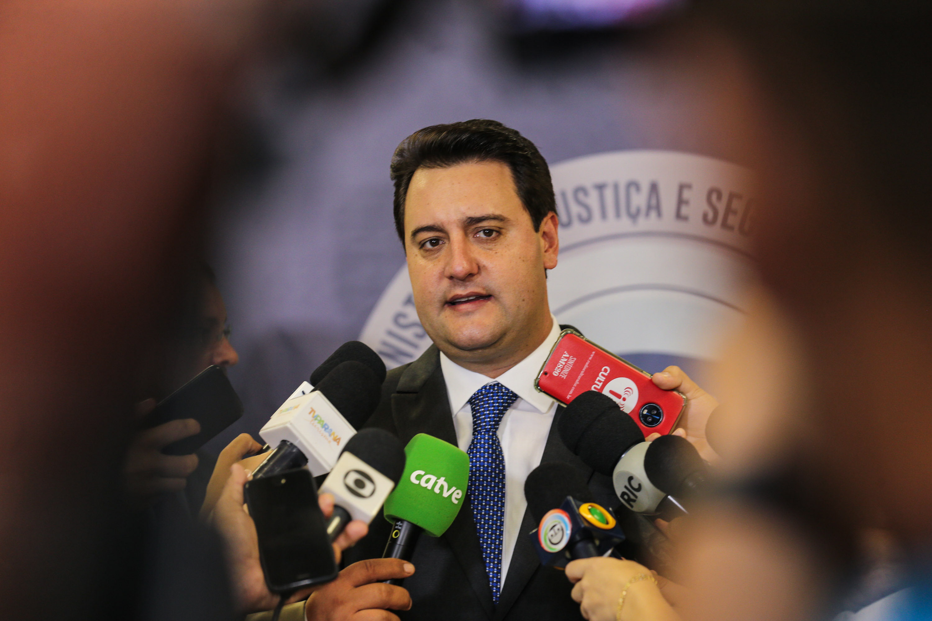 CIOF FOZ O Governador Carlos Massa Ratinho Junior e o ministro da Justiça e Segurança Pública, Sergio Moro, inauguram nesta segunda-feira (16), em Foz do Iguaçu, o Centro Integrado de Operações de Fronteira. O CIOF reforçará as ações estratégicas estaduais de combate ao tráfico e ao crime organizado. A estrutura passa a integrar o Parque Tecnológico Itaipu, na Itaipu Binacional.Foz do Iguaçu, 16/12/2019 - Foto: Geraldo Bubniak/AEN