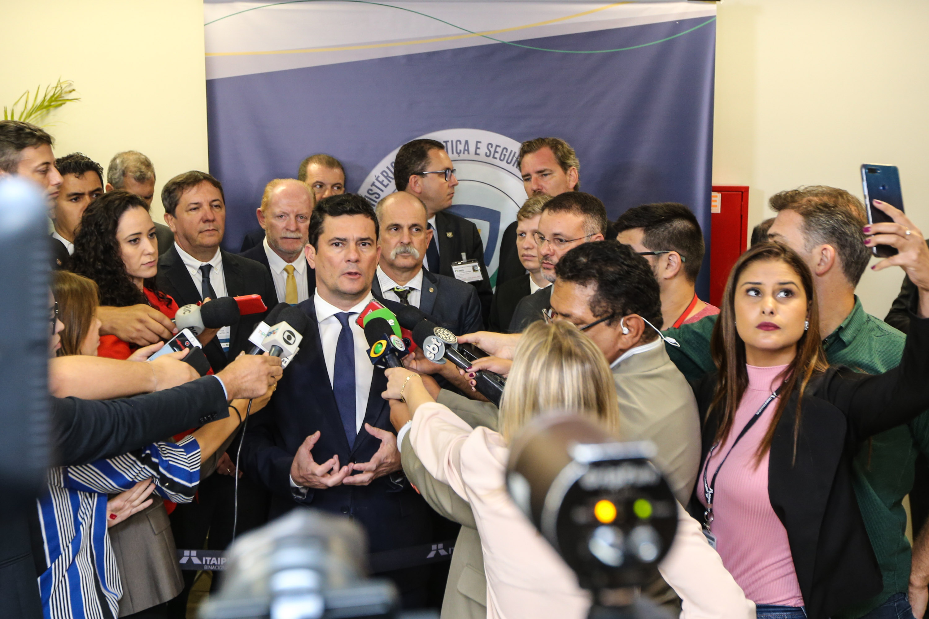 CIOF FOZ O Governador Carlos Massa Ratinho Junior e o ministro da Justiça e Segurança Pública, Sergio Moro, inauguram nesta segunda-feira (16), em Foz do Iguaçu, o Centro Integrado de Operações de Fronteira. O CIOF reforçará as ações estratégicas estaduais de combate ao tráfico e ao crime organizado. A estrutura passa a integrar o Parque Tecnológico Itaipu, na Itaipu Binacional.Foz do Iguaçu, 16/12/2019 - Foto: Geraldo Bubniak/AEN