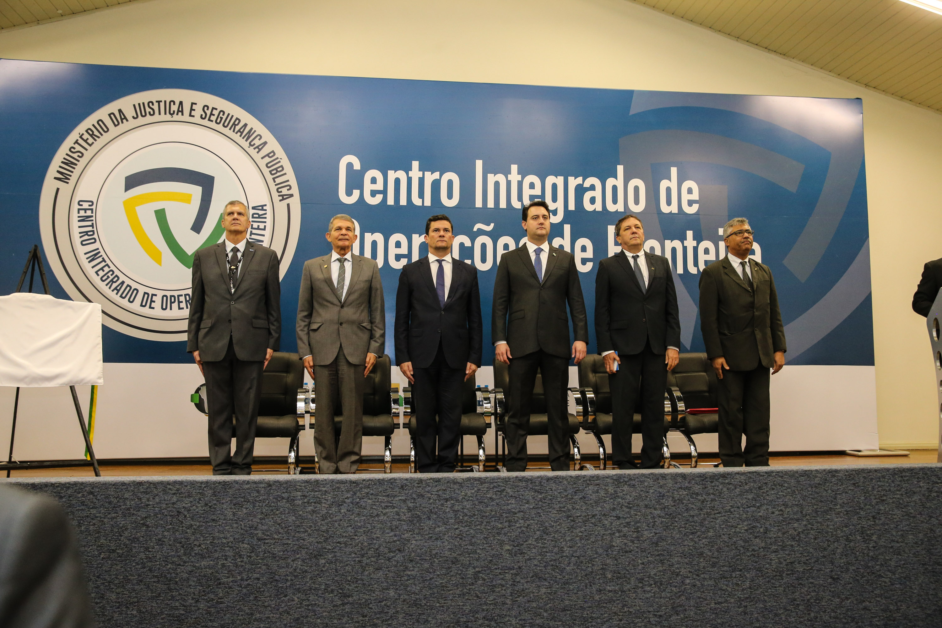 CIOF FOZ O Governador Carlos Massa Ratinho Junior e o ministro da Justiça e Segurança Pública, Sergio Moro, inauguram nesta segunda-feira (16), em Foz do Iguaçu, o Centro Integrado de Operações de Fronteira. O CIOF reforçará as ações estratégicas estaduais de combate ao tráfico e ao crime organizado. A estrutura passa a integrar o Parque Tecnológico Itaipu, na Itaipu Binacional.Foz do Iguaçu, 16/12/2019 - Foto: Geraldo Bubniak/AEN