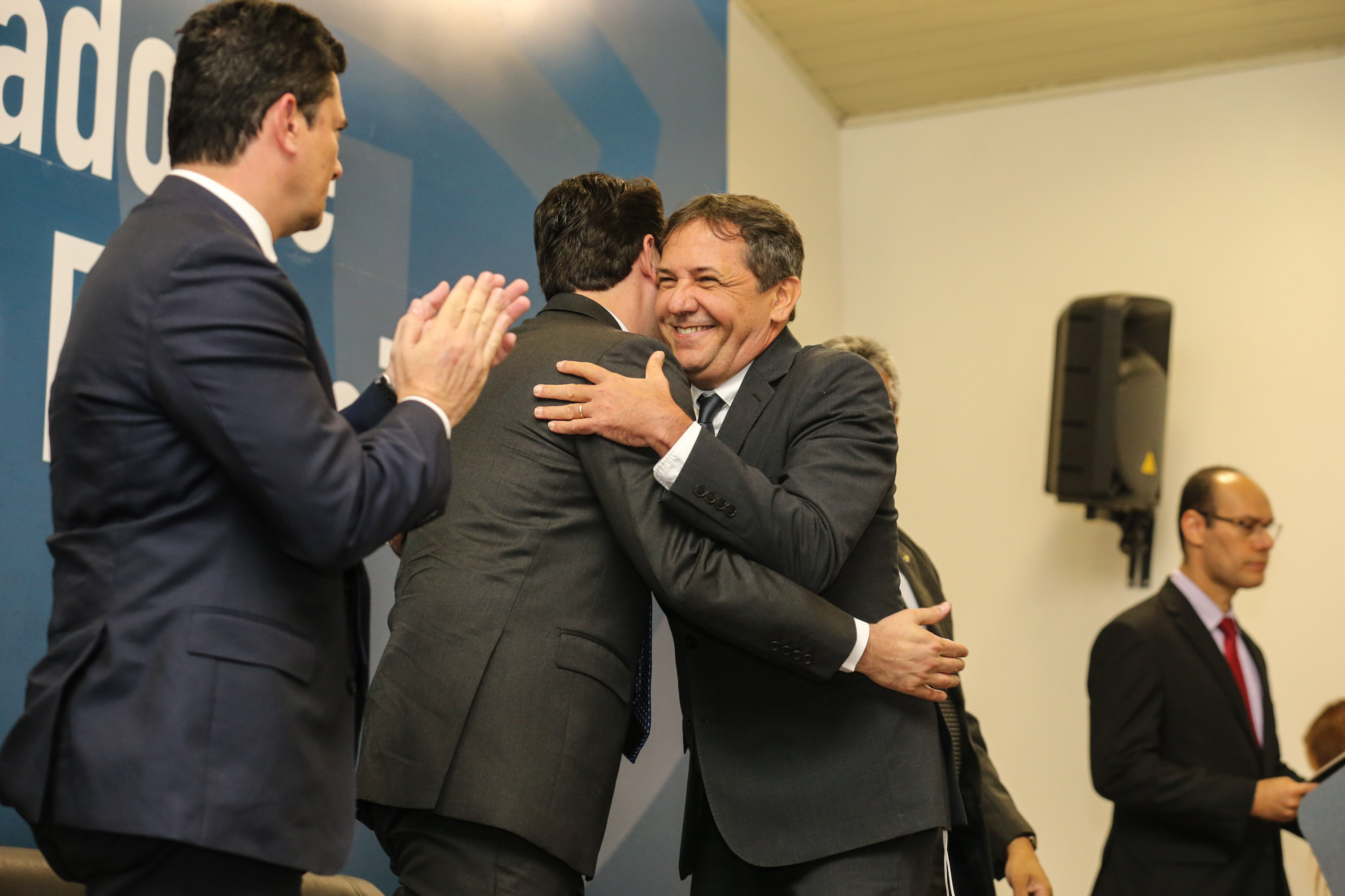 CIOF FOZ O Governador Carlos Massa Ratinho Junior e o ministro da Justiça e Segurança Pública, Sergio Moro, inauguram nesta segunda-feira (16), em Foz do Iguaçu, o Centro Integrado de Operações de Fronteira. O CIOF reforçará as ações estratégicas estaduais de combate ao tráfico e ao crime organizado. A estrutura passa a integrar o Parque Tecnológico Itaipu, na Itaipu Binacional.Foz do Iguaçu, 16/12/2019 - Foto: Geraldo Bubniak/AEN