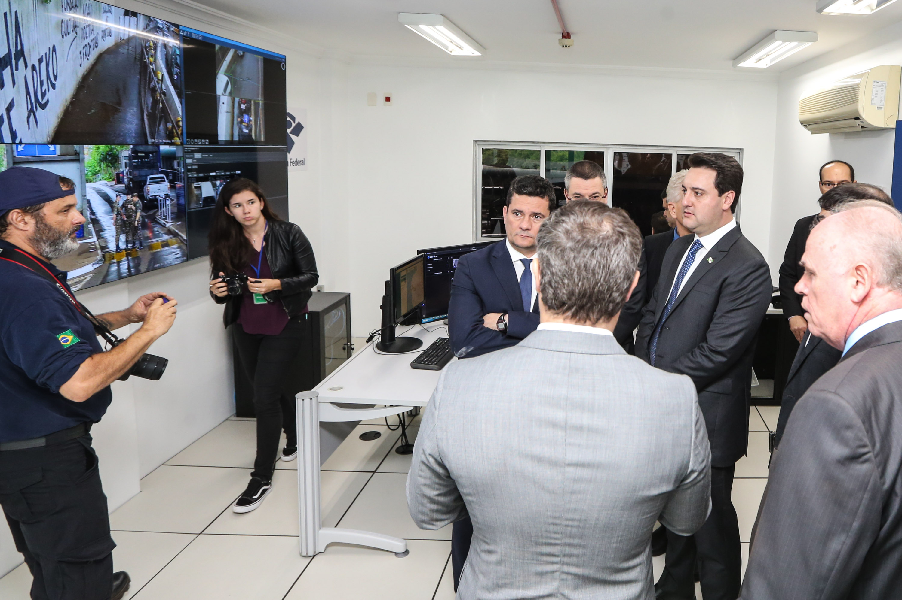 Fronteira Tech O Governador Carlos Massa Ratinho Junior e o ministro da Justiça e Segurança Pública, Sergio Moro, inauguram nesta segunda-feira (16), em Foz do Iguaçu, as operações do Fronteira Tech na Ponte Internacional da Amizade, que liga Foz do Iguaçu/PR à Ciudad del Este/PY. A iniciativa promover o uso de tecnologias digitais com foco na segurança pública. Foz do Iguaçu, 16/12/2019 - Foto: Geraldo Bubniak/AEN