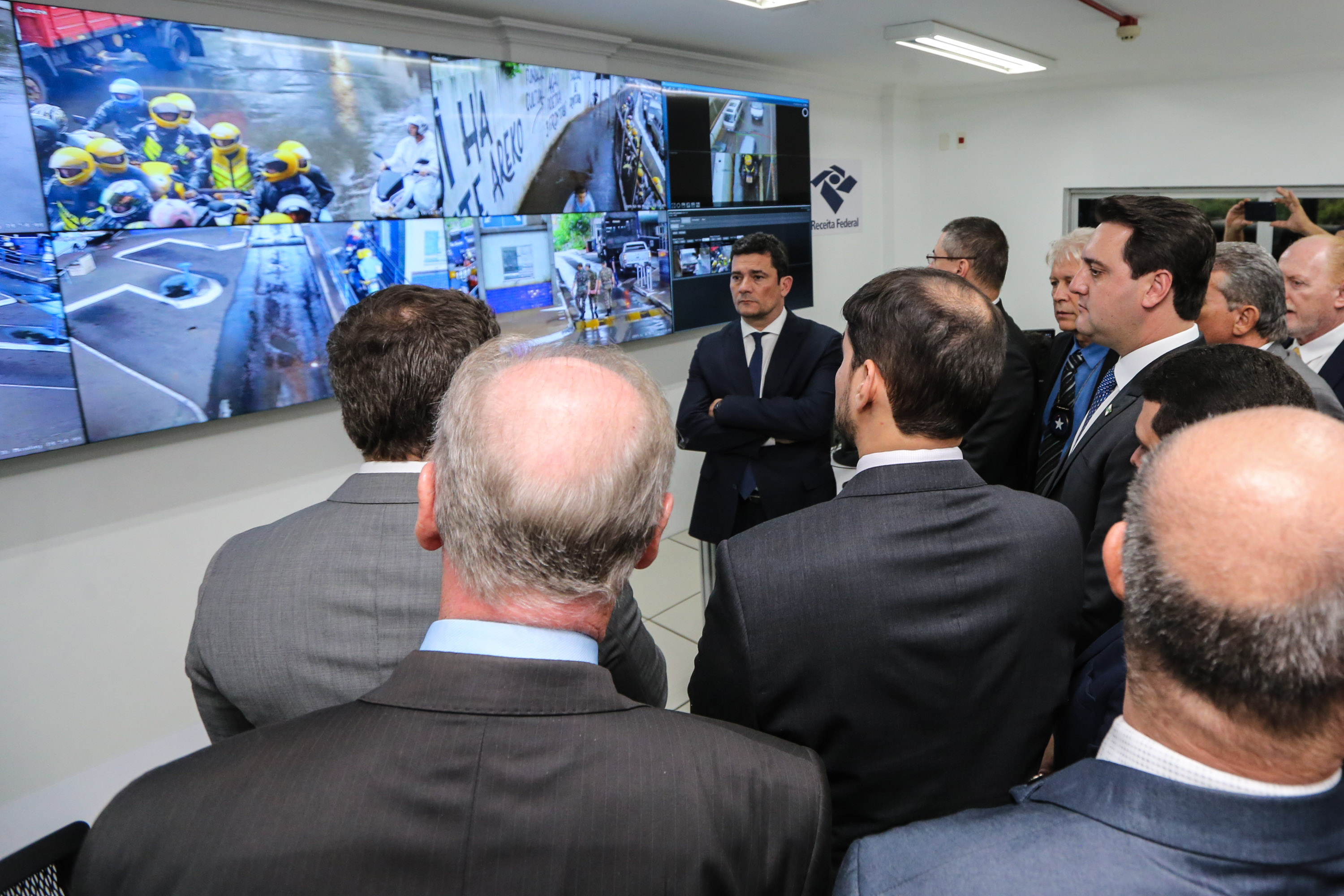 Fronteira Tech O Governador Carlos Massa Ratinho Junior e o ministro da Justiça e Segurança Pública, Sergio Moro, inauguram nesta segunda-feira (16), em Foz do Iguaçu, as operações do Fronteira Tech na Ponte Internacional da Amizade, que liga Foz do Iguaçu/PR à Ciudad del Este/PY. A iniciativa promover o uso de tecnologias digitais com foco na segurança pública. Foz do Iguaçu, 16/12/2019 - Foto: Geraldo Bubniak/AEN