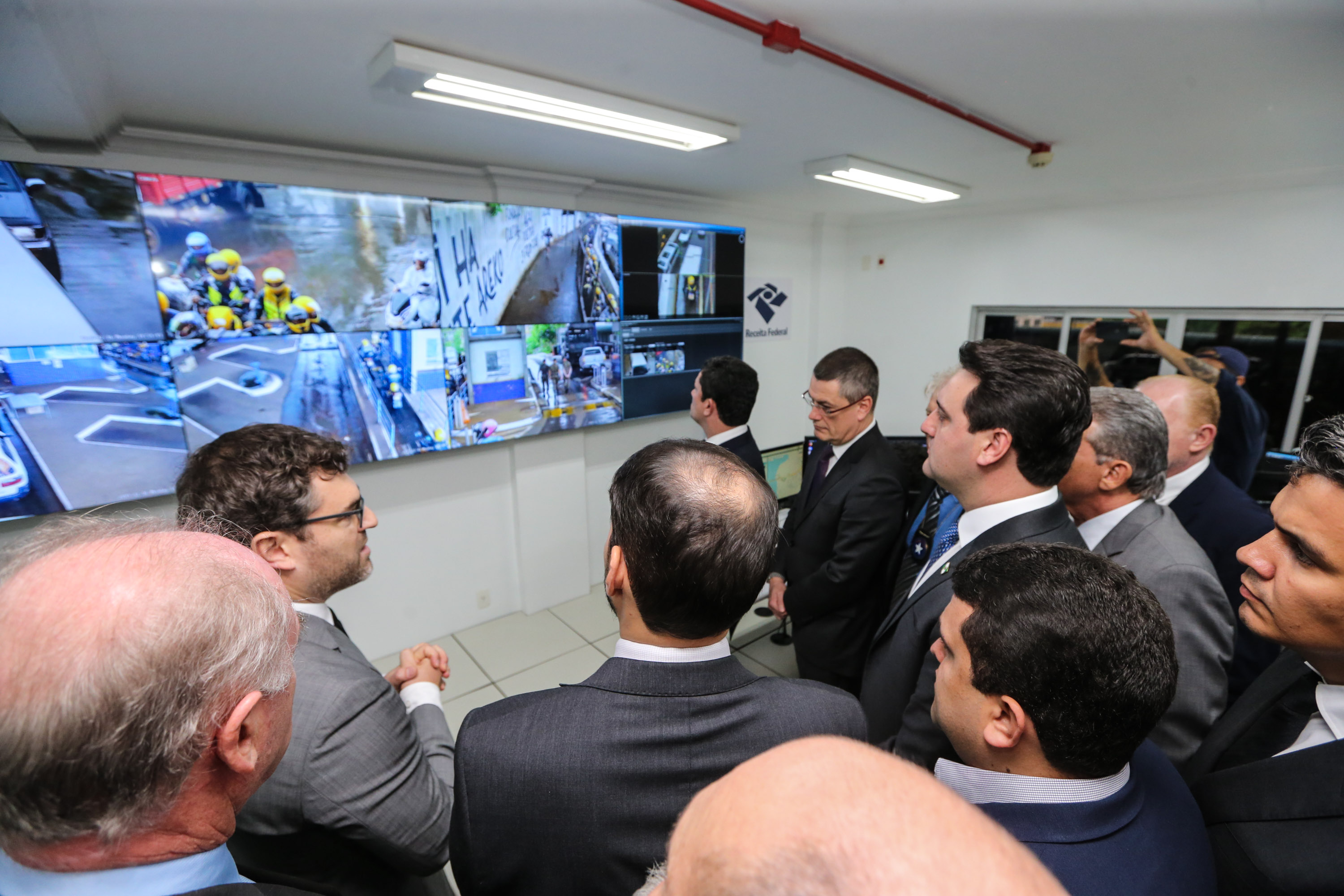 Fronteira Tech O Governador Carlos Massa Ratinho Junior e o ministro da Justiça e Segurança Pública, Sergio Moro, inauguram nesta segunda-feira (16), em Foz do Iguaçu, as operações do Fronteira Tech na Ponte Internacional da Amizade, que liga Foz do Iguaçu/PR à Ciudad del Este/PY. A iniciativa promover o uso de tecnologias digitais com foco na segurança pública. Foz do Iguaçu, 16/12/2019 - Foto: Geraldo Bubniak/AEN
