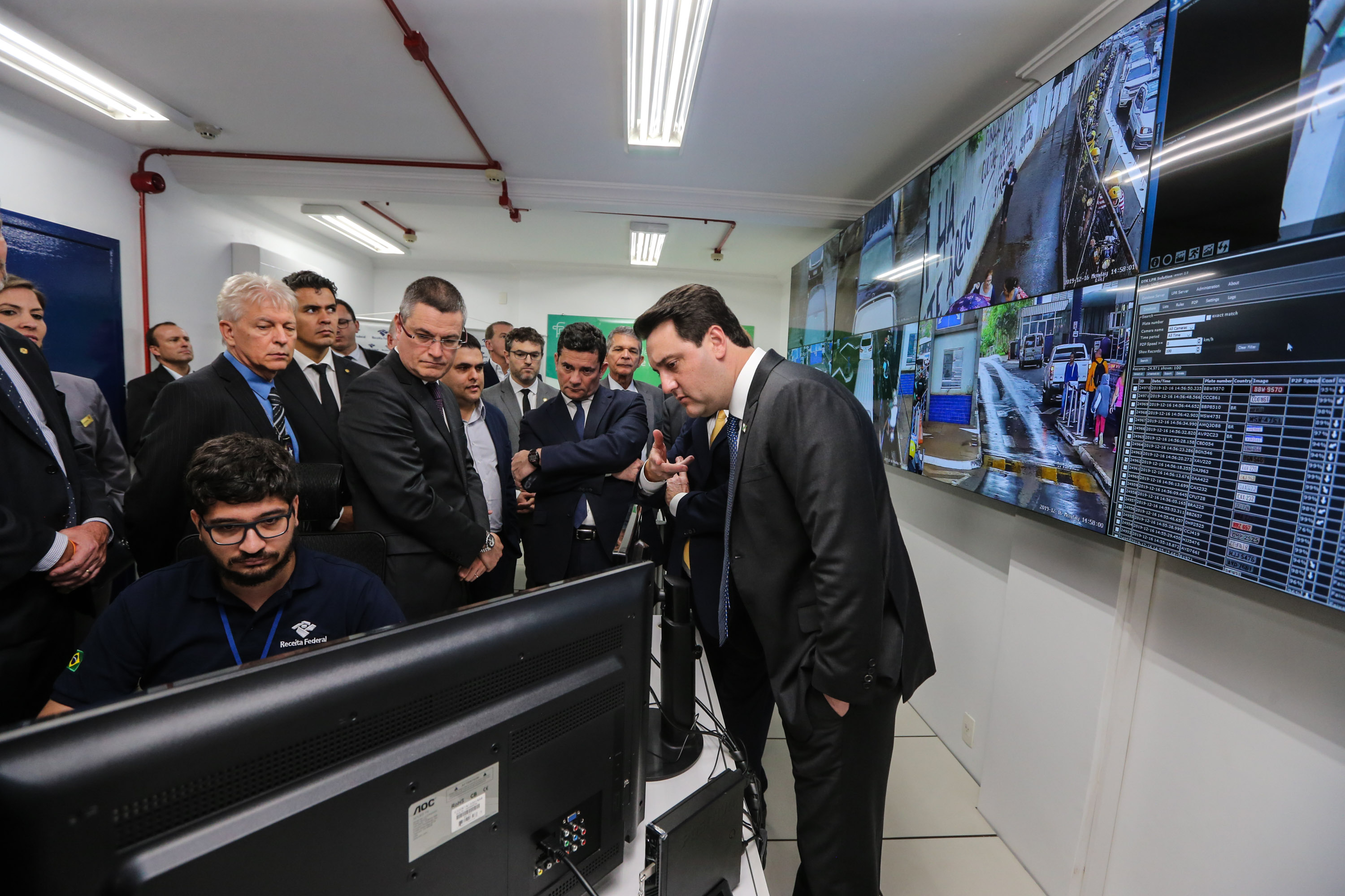 Fronteira Tech O Governador Carlos Massa Ratinho Junior e o ministro da Justiça e Segurança Pública, Sergio Moro, inauguram nesta segunda-feira (16), em Foz do Iguaçu, as operações do Fronteira Tech na Ponte Internacional da Amizade, que liga Foz do Iguaçu/PR à Ciudad del Este/PY. A iniciativa promover o uso de tecnologias digitais com foco na segurança pública. Foz do Iguaçu, 16/12/2019 - Foto: Geraldo Bubniak/AEN