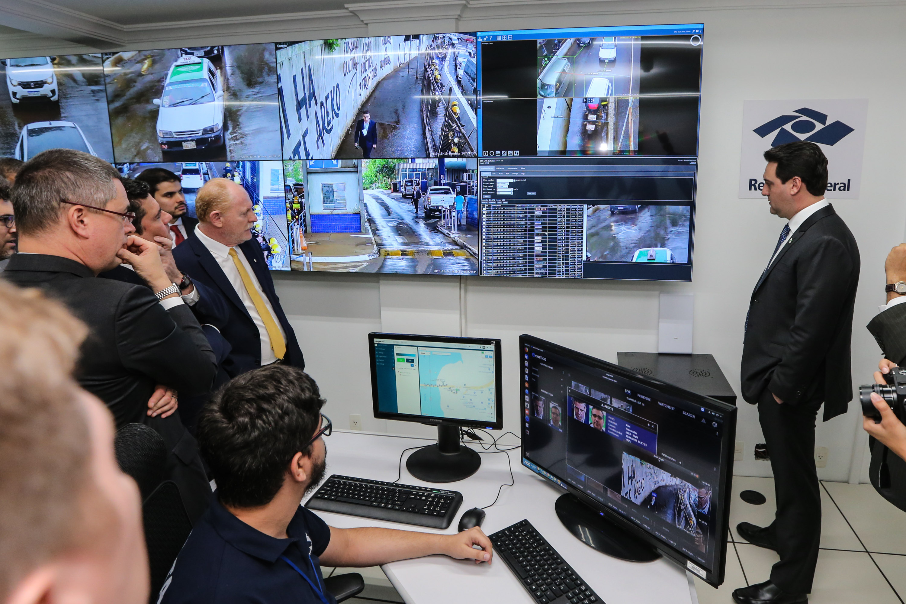 Fronteira Tech O Governador Carlos Massa Ratinho Junior e o ministro da Justiça e Segurança Pública, Sergio Moro, inauguram nesta segunda-feira (16), em Foz do Iguaçu, as operações do Fronteira Tech na Ponte Internacional da Amizade, que liga Foz do Iguaçu/PR à Ciudad del Este/PY. A iniciativa promover o uso de tecnologias digitais com foco na segurança pública. Foz do Iguaçu, 16/12/2019 - Foto: Geraldo Bubniak/AEN