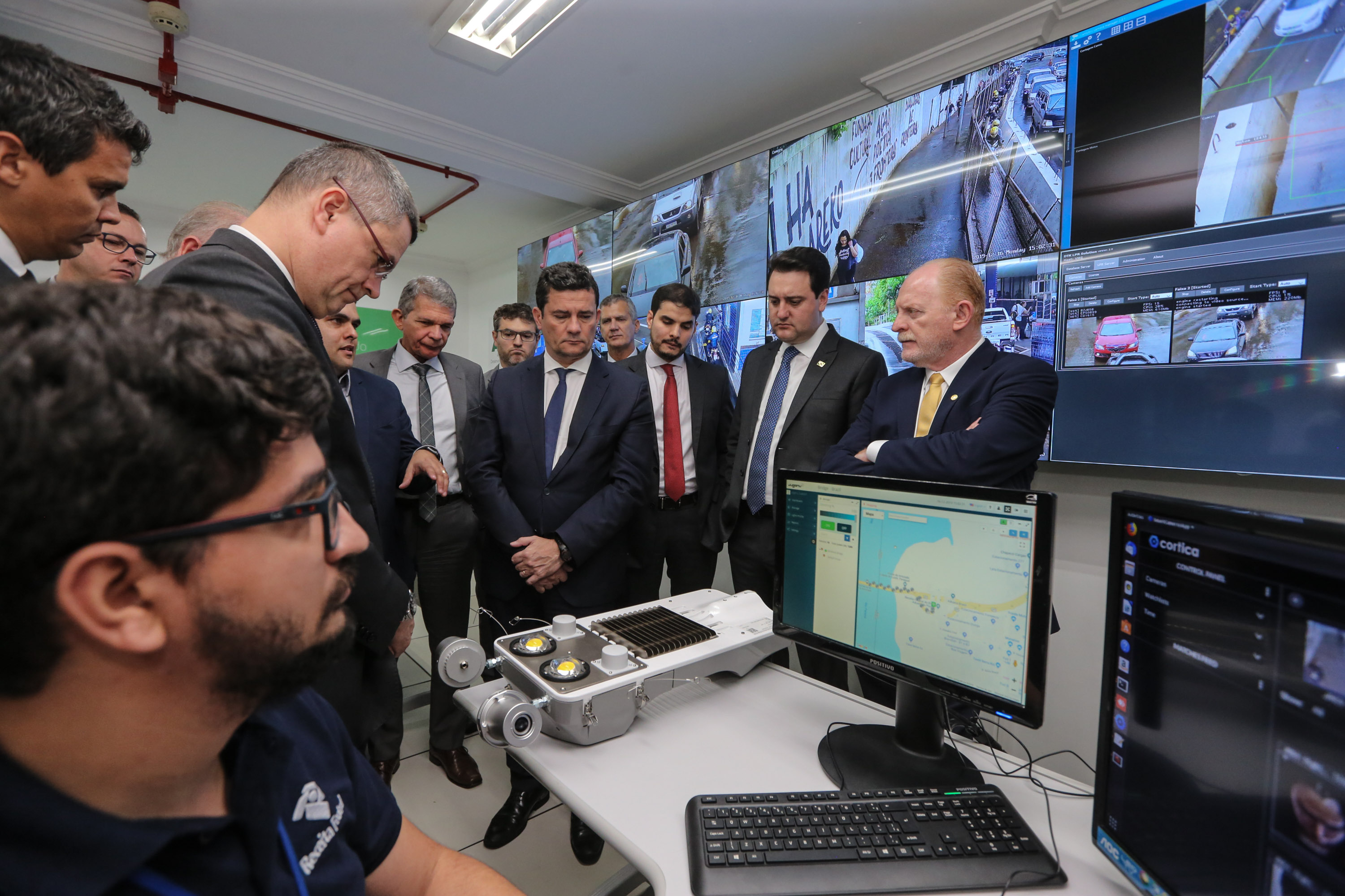 Fronteira Tech O Governador Carlos Massa Ratinho Junior e o ministro da Justiça e Segurança Pública, Sergio Moro, inauguram nesta segunda-feira (16), em Foz do Iguaçu, as operações do Fronteira Tech na Ponte Internacional da Amizade, que liga Foz do Iguaçu/PR à Ciudad del Este/PY. A iniciativa promover o uso de tecnologias digitais com foco na segurança pública. Foz do Iguaçu, 16/12/2019 - Foto: Geraldo Bubniak/AEN