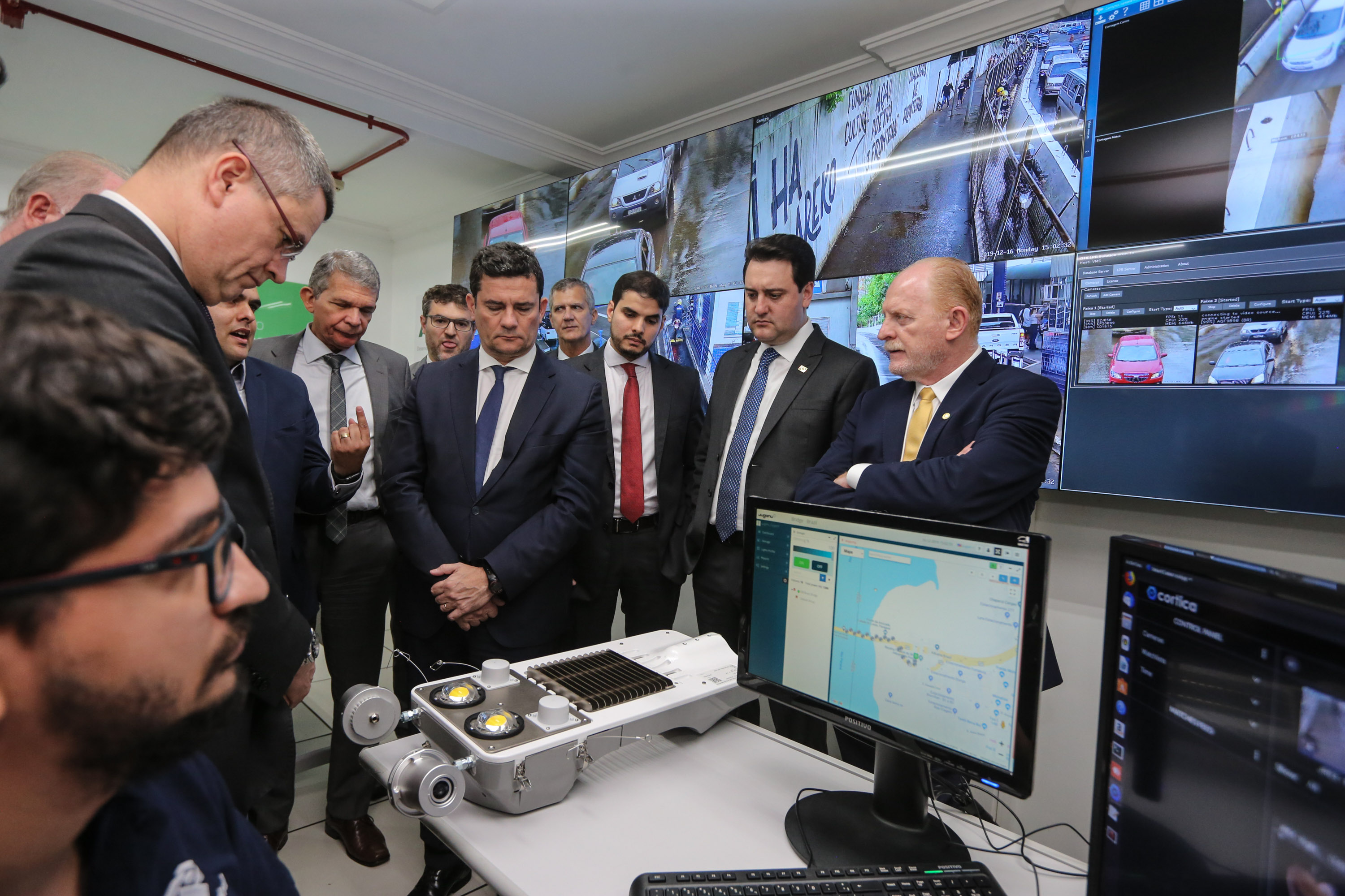 Fronteira Tech O Governador Carlos Massa Ratinho Junior e o ministro da Justiça e Segurança Pública, Sergio Moro, inauguram nesta segunda-feira (16), em Foz do Iguaçu, as operações do Fronteira Tech na Ponte Internacional da Amizade, que liga Foz do Iguaçu/PR à Ciudad del Este/PY. A iniciativa promover o uso de tecnologias digitais com foco na segurança pública. Foz do Iguaçu, 16/12/2019 - Foto: Geraldo Bubniak/AEN