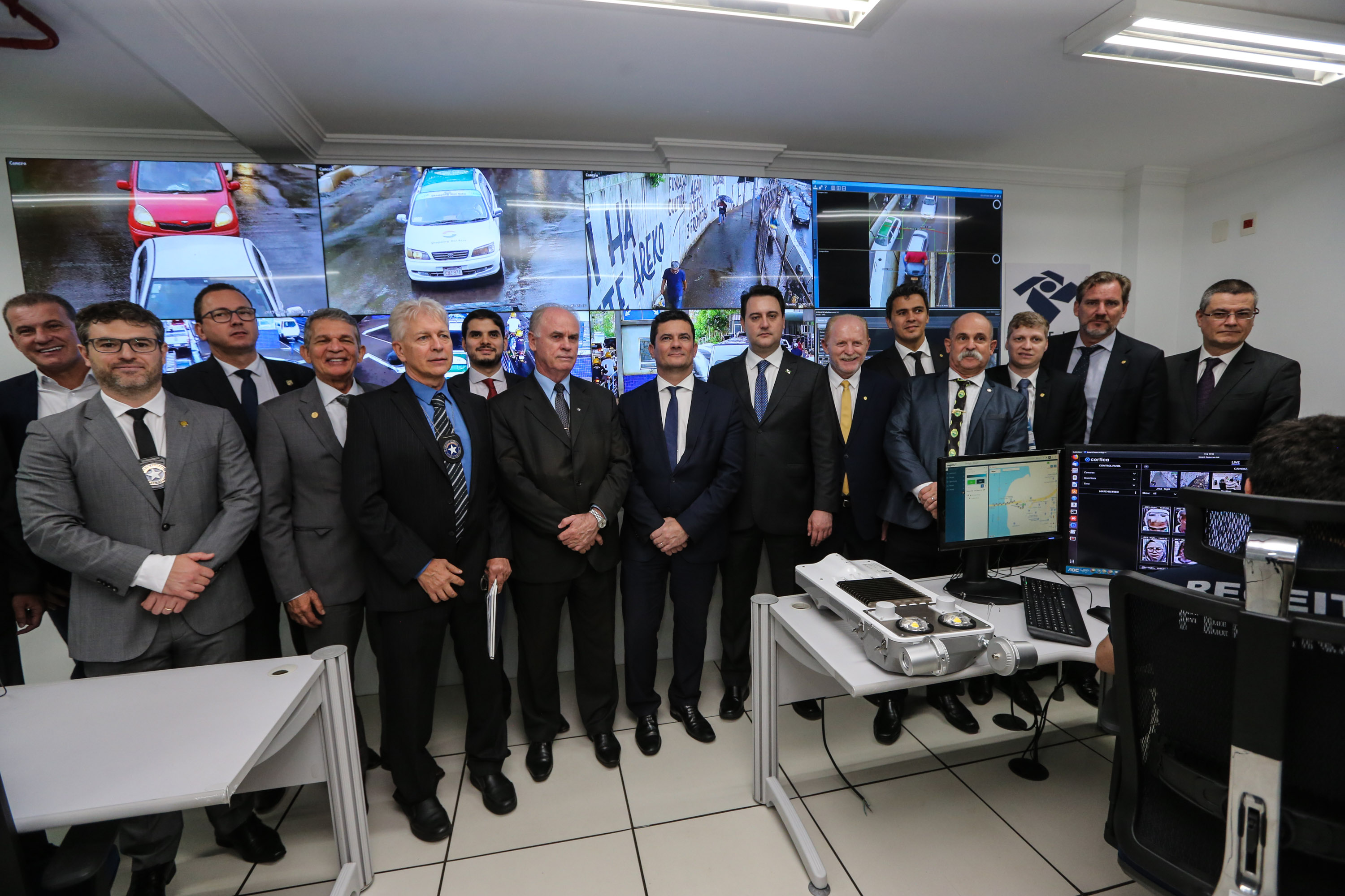 Fronteira Tech O Governador Carlos Massa Ratinho Junior e o ministro da Justiça e Segurança Pública, Sergio Moro, inauguram nesta segunda-feira (16), em Foz do Iguaçu, as operações do Fronteira Tech na Ponte Internacional da Amizade, que liga Foz do Iguaçu/PR à Ciudad del Este/PY. A iniciativa promover o uso de tecnologias digitais com foco na segurança pública. Foz do Iguaçu, 16/12/2019 - Foto: Geraldo Bubniak/AEN