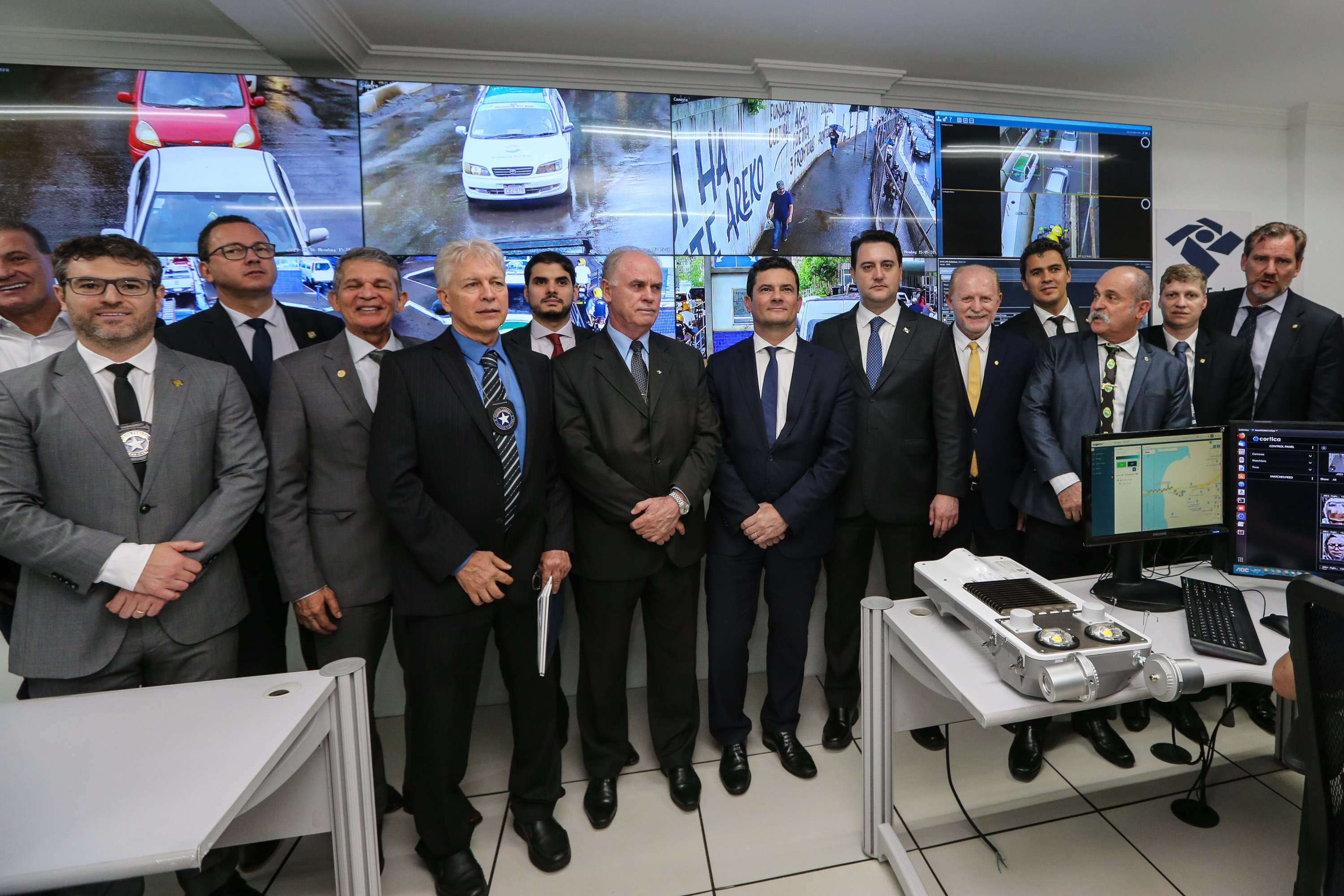 Fronteira Tech O Governador Carlos Massa Ratinho Junior e o ministro da Justiça e Segurança Pública, Sergio Moro, inauguram nesta segunda-feira (16), em Foz do Iguaçu, as operações do Fronteira Tech na Ponte Internacional da Amizade, que liga Foz do Iguaçu/PR à Ciudad del Este/PY. A iniciativa promover o uso de tecnologias digitais com foco na segurança pública. Foz do Iguaçu, 16/12/2019 - Foto: Geraldo Bubniak/AEN