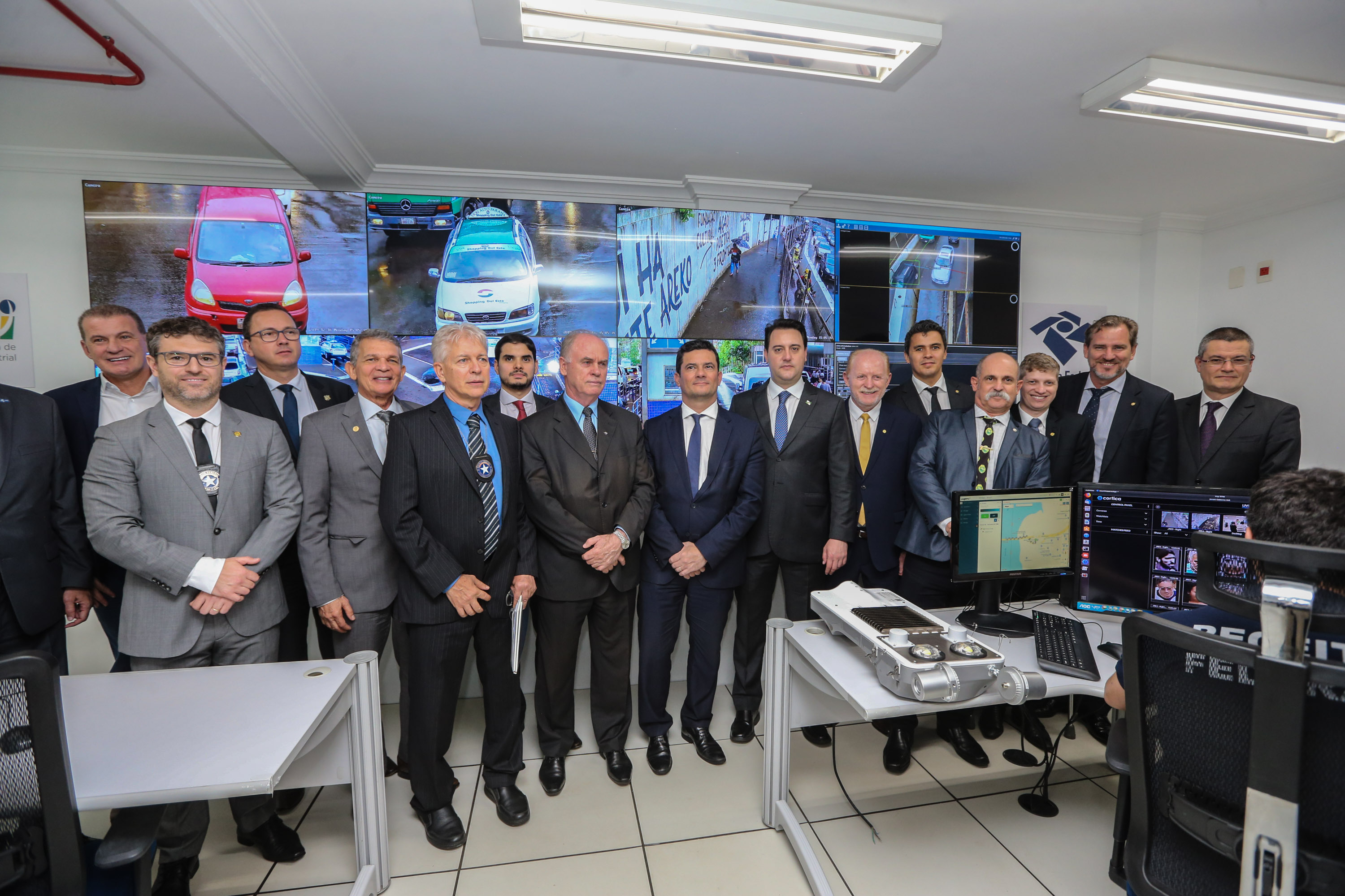 Fronteira Tech O Governador Carlos Massa Ratinho Junior e o ministro da Justiça e Segurança Pública, Sergio Moro, inauguram nesta segunda-feira (16), em Foz do Iguaçu, as operações do Fronteira Tech na Ponte Internacional da Amizade, que liga Foz do Iguaçu/PR à Ciudad del Este/PY. A iniciativa promover o uso de tecnologias digitais com foco na segurança pública. Foz do Iguaçu, 16/12/2019 - Foto: Geraldo Bubniak/AEN