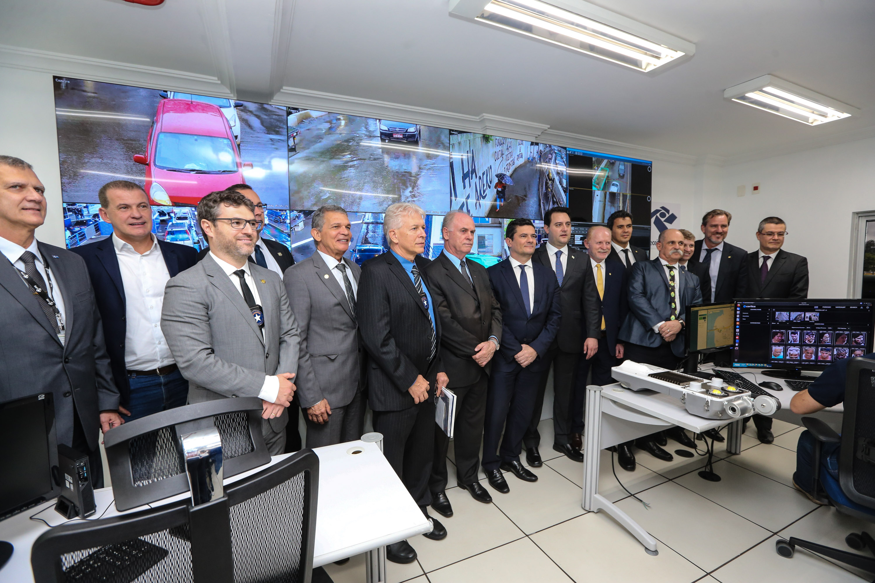 Fronteira Tech O Governador Carlos Massa Ratinho Junior e o ministro da Justiça e Segurança Pública, Sergio Moro, inauguram nesta segunda-feira (16), em Foz do Iguaçu, as operações do Fronteira Tech na Ponte Internacional da Amizade, que liga Foz do Iguaçu/PR à Ciudad del Este/PY. A iniciativa promover o uso de tecnologias digitais com foco na segurança pública. Foz do Iguaçu, 16/12/2019 - Foto: Geraldo Bubniak/AEN