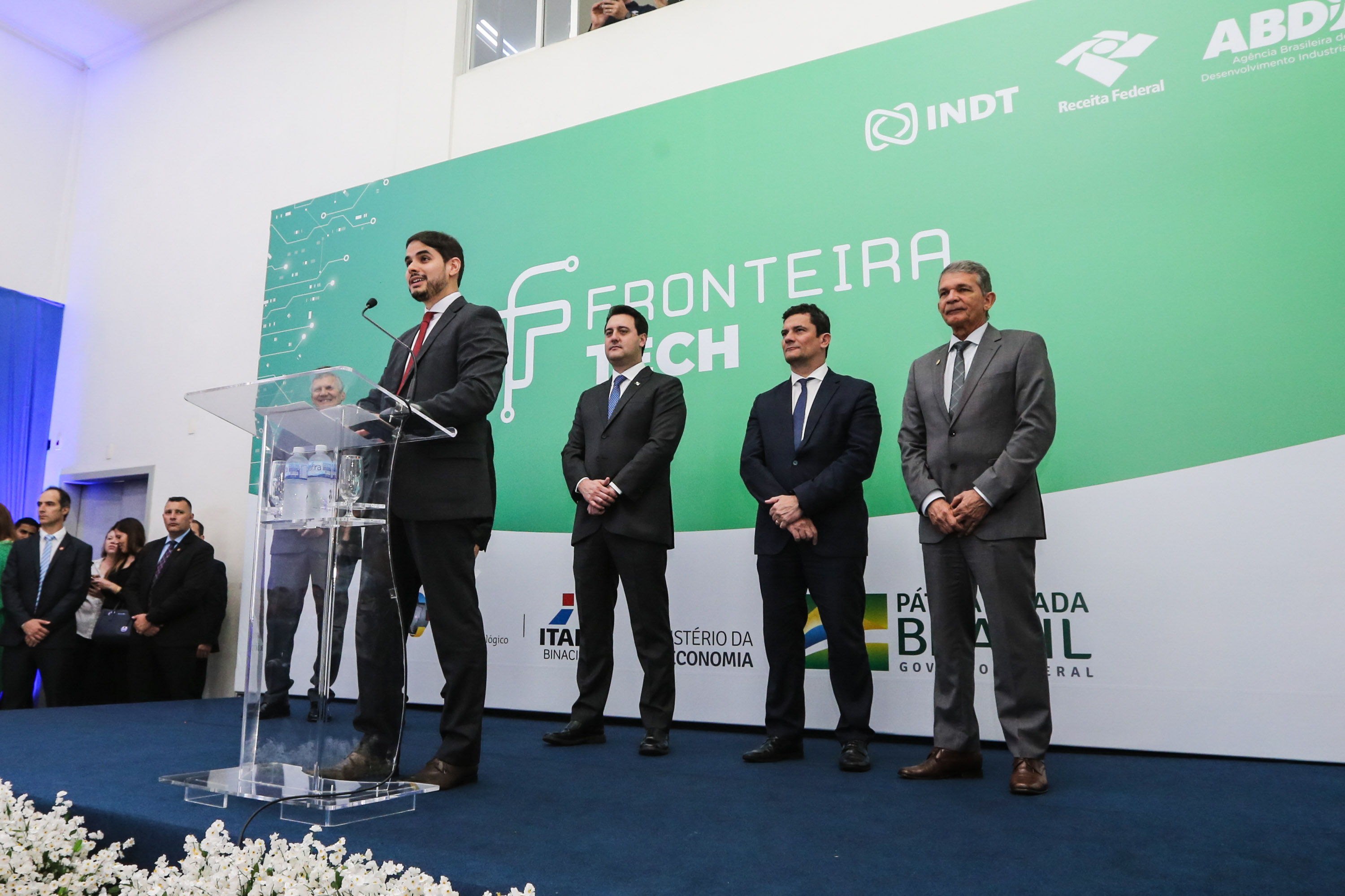 Fronteira Tech O Governador Carlos Massa Ratinho Junior e o ministro da Justiça e Segurança Pública, Sergio Moro, inauguram nesta segunda-feira (16), em Foz do Iguaçu, as operações do Fronteira Tech na Ponte Internacional da Amizade, que liga Foz do Iguaçu/PR à Ciudad del Este/PY. A iniciativa promover o uso de tecnologias digitais com foco na segurança pública. Foz do Iguaçu, 16/12/2019 - Foto: Geraldo Bubniak/AEN