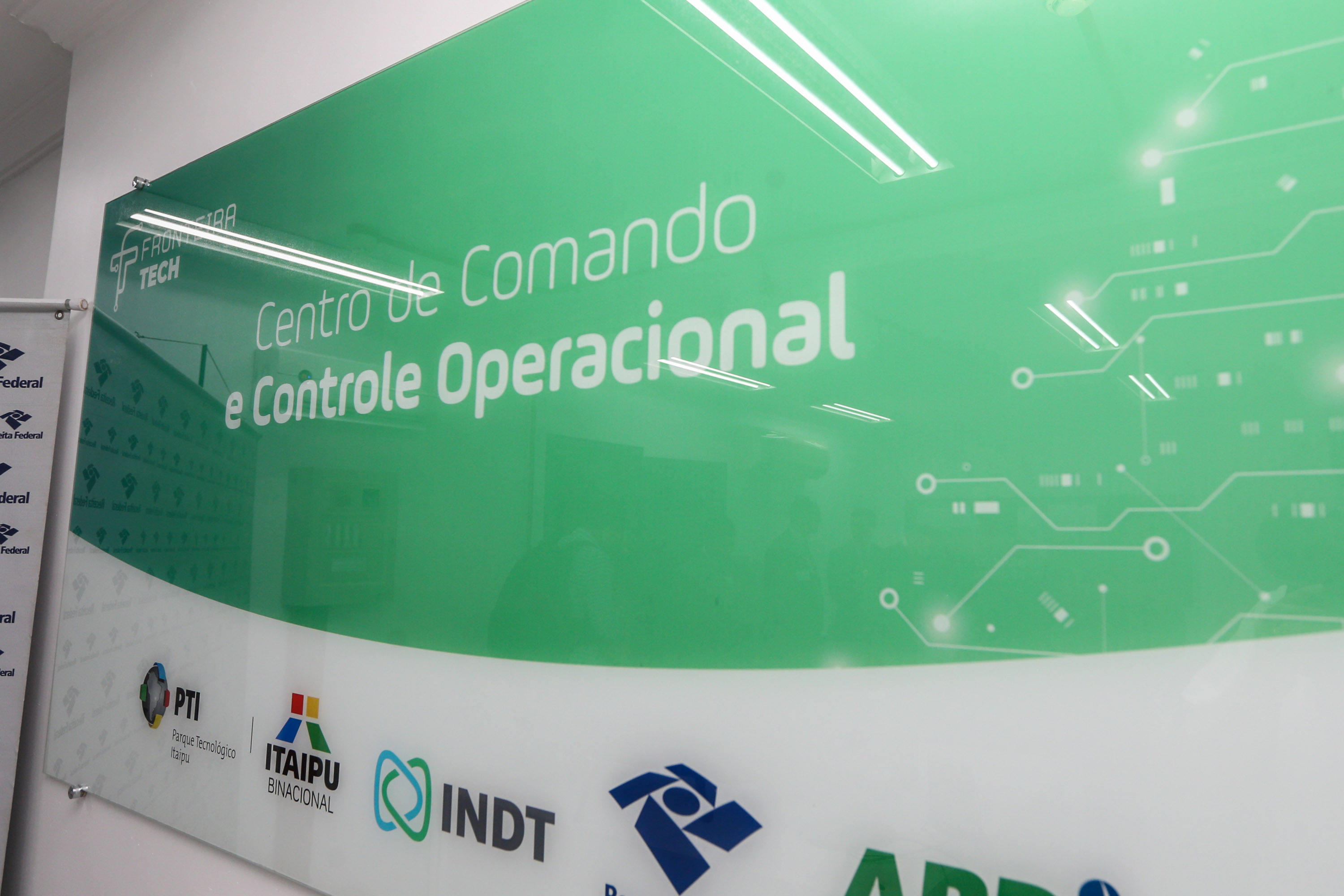 Fronteira Tech O Governador Carlos Massa Ratinho Junior e o ministro da Justiça e Segurança Pública, Sergio Moro, inauguram nesta segunda-feira (16), em Foz do Iguaçu, as operações do Fronteira Tech na Ponte Internacional da Amizade, que liga Foz do Iguaçu/PR à Ciudad del Este/PY. A iniciativa promover o uso de tecnologias digitais com foco na segurança pública. Foz do Iguaçu, 16/12/2019 - Foto: Geraldo Bubniak/AEN