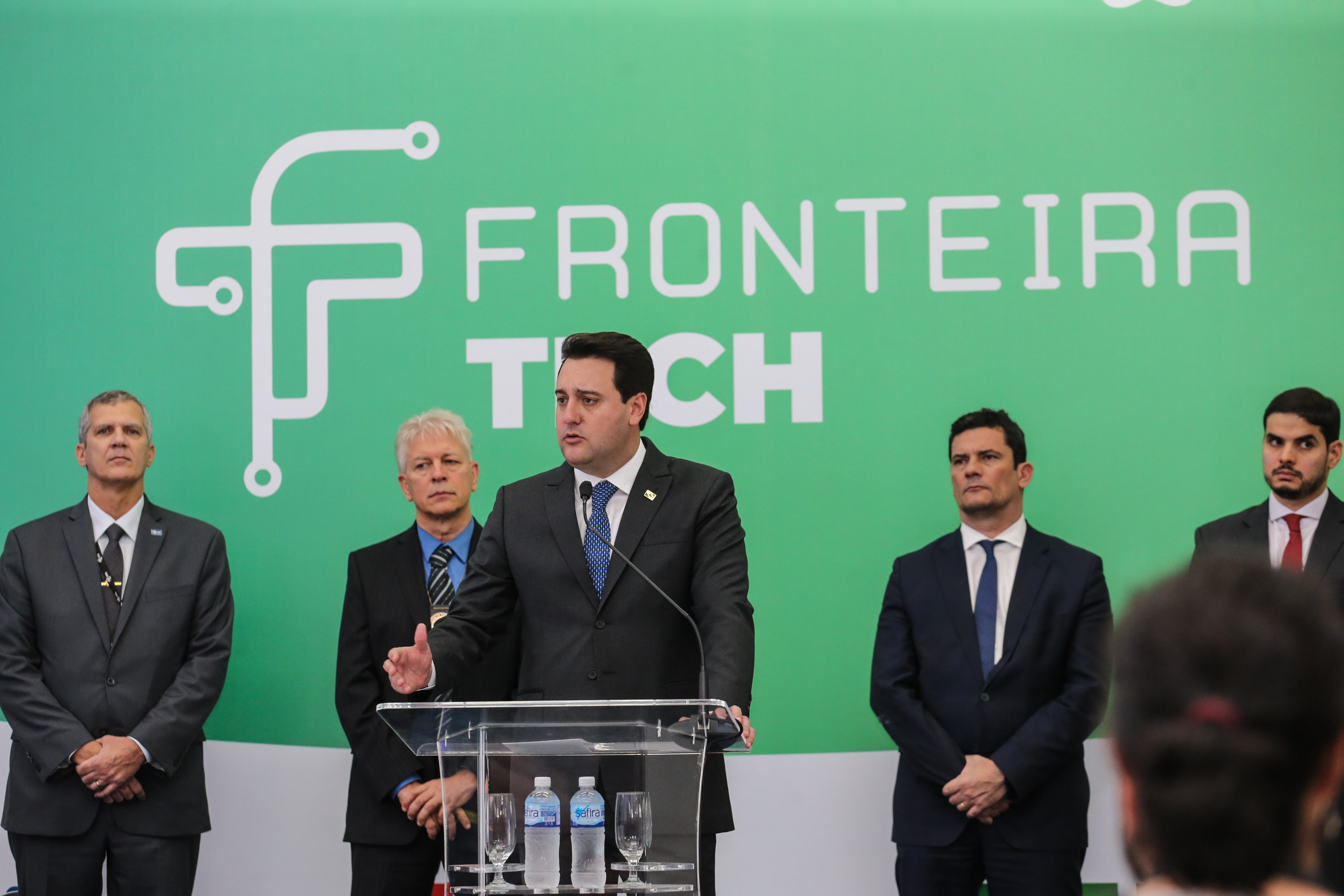 Fronteira Tech O Governador Carlos Massa Ratinho Junior e o ministro da Justiça e Segurança Pública, Sergio Moro, inauguram nesta segunda-feira (16), em Foz do Iguaçu, as operações do Fronteira Tech na Ponte Internacional da Amizade, que liga Foz do Iguaçu/PR à Ciudad del Este/PY. A iniciativa promover o uso de tecnologias digitais com foco na segurança pública. Foz do Iguaçu, 16/12/2019 - Foto: Geraldo Bubniak/AEN