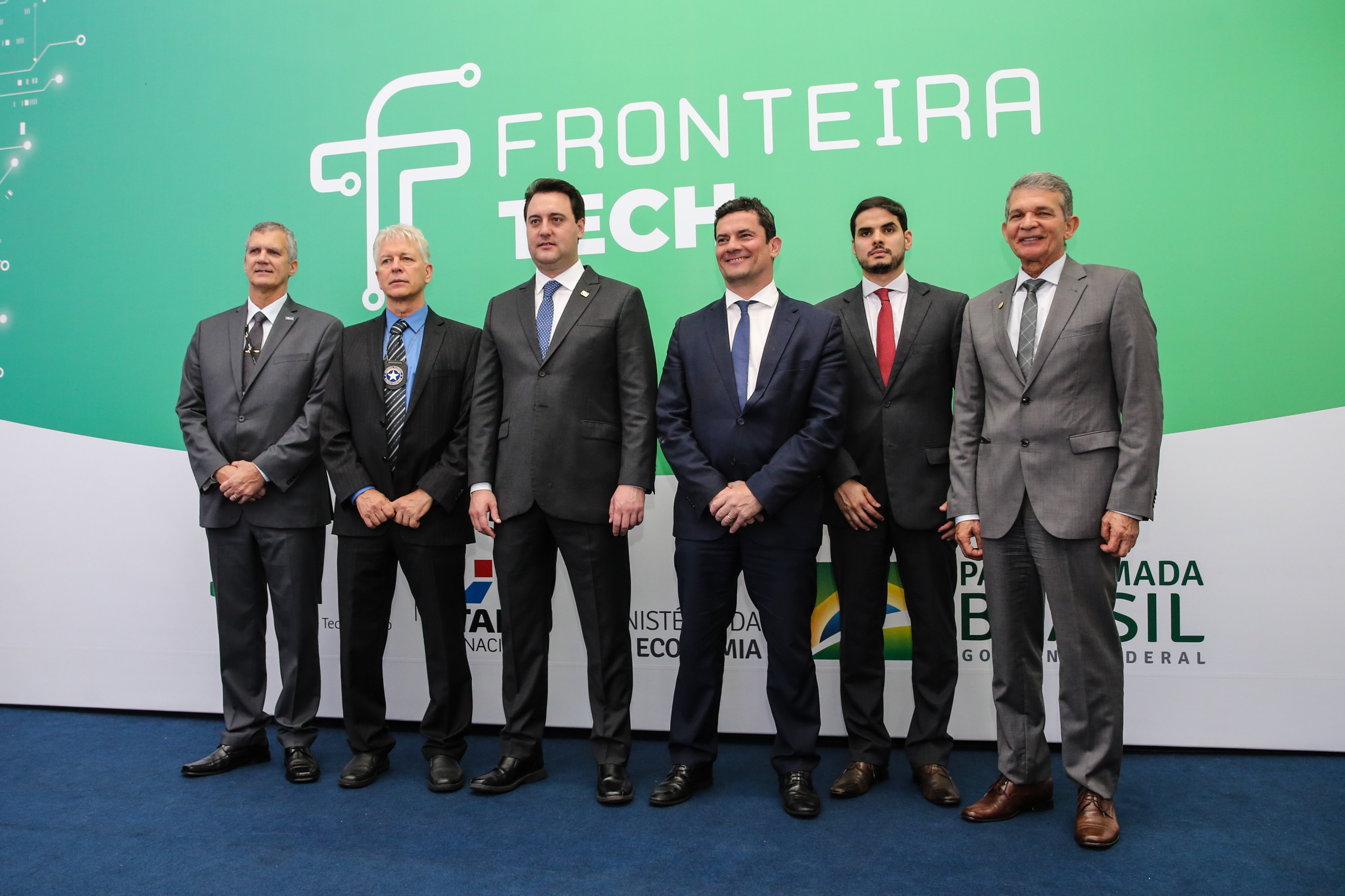 Fronteira Tech O Governador Carlos Massa Ratinho Junior e o ministro da Justiça e Segurança Pública, Sergio Moro, inauguram nesta segunda-feira (16), em Foz do Iguaçu, as operações do Fronteira Tech na Ponte Internacional da Amizade, que liga Foz do Iguaçu/PR à Ciudad del Este/PY. A iniciativa promover o uso de tecnologias digitais com foco na segurança pública. Foz do Iguaçu, 16/12/2019 - Foto: Geraldo Bubniak/AEN