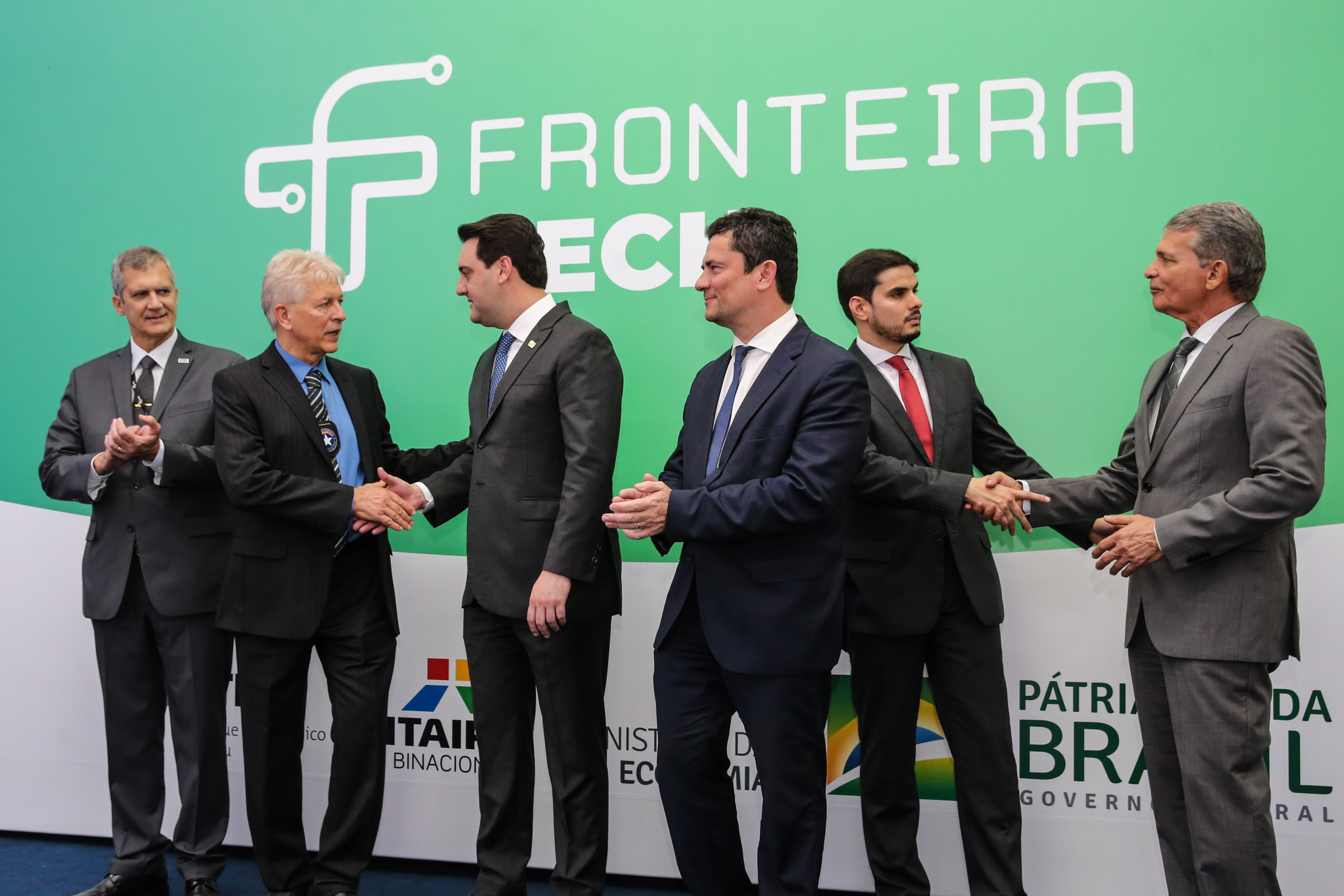Fronteira Tech O Governador Carlos Massa Ratinho Junior e o ministro da Justiça e Segurança Pública, Sergio Moro, inauguram nesta segunda-feira (16), em Foz do Iguaçu, as operações do Fronteira Tech na Ponte Internacional da Amizade, que liga Foz do Iguaçu/PR à Ciudad del Este/PY. A iniciativa promover o uso de tecnologias digitais com foco na segurança pública. Foz do Iguaçu, 16/12/2019 - Foto: Geraldo Bubniak/AEN