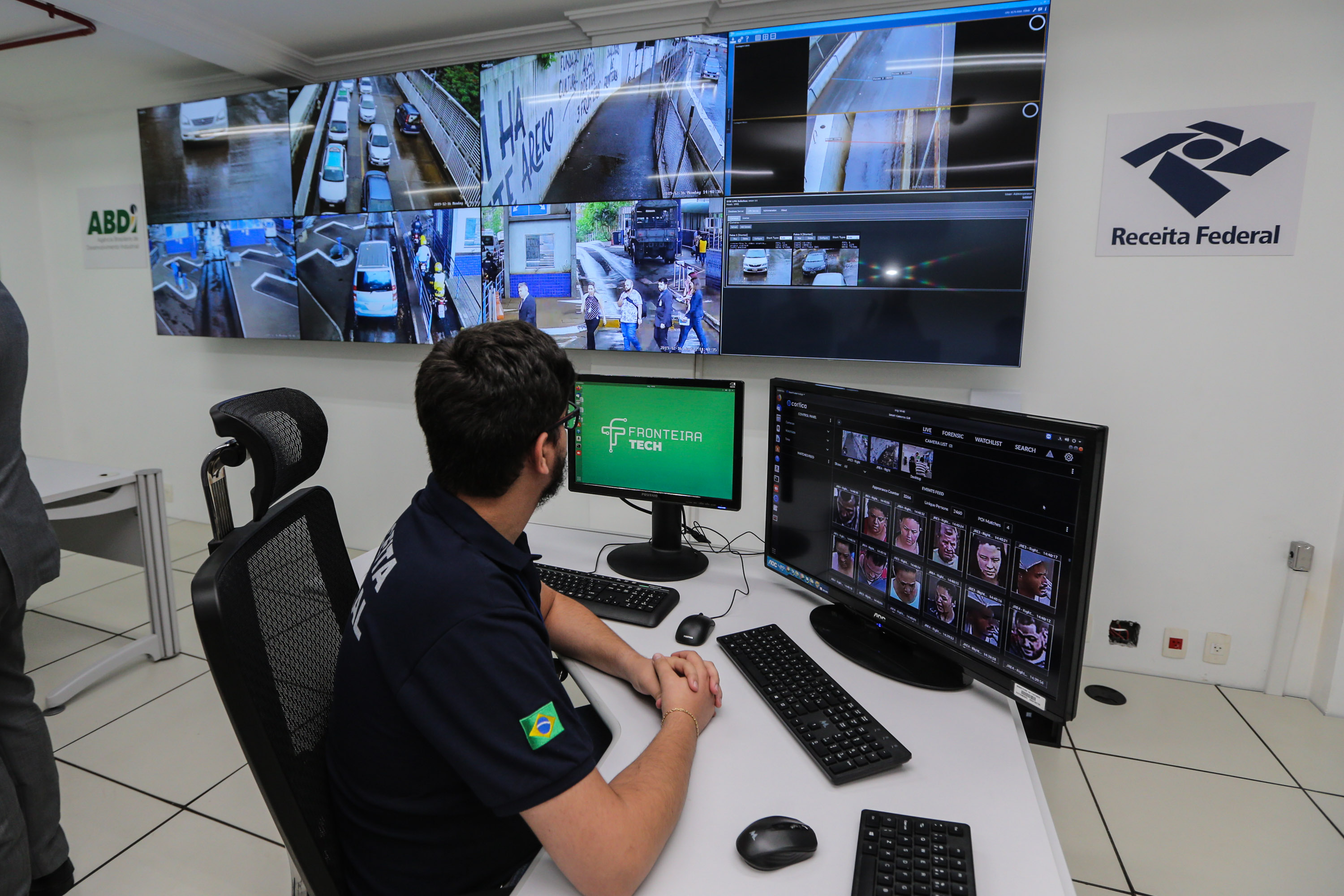 Fronteira Tech O Governador Carlos Massa Ratinho Junior e o ministro da Justiça e Segurança Pública, Sergio Moro, inauguram nesta segunda-feira (16), em Foz do Iguaçu, as operações do Fronteira Tech na Ponte Internacional da Amizade, que liga Foz do Iguaçu/PR à Ciudad del Este/PY. A iniciativa promover o uso de tecnologias digitais com foco na segurança pública. Foz do Iguaçu, 16/12/2019 - Foto: Geraldo Bubniak/AEN