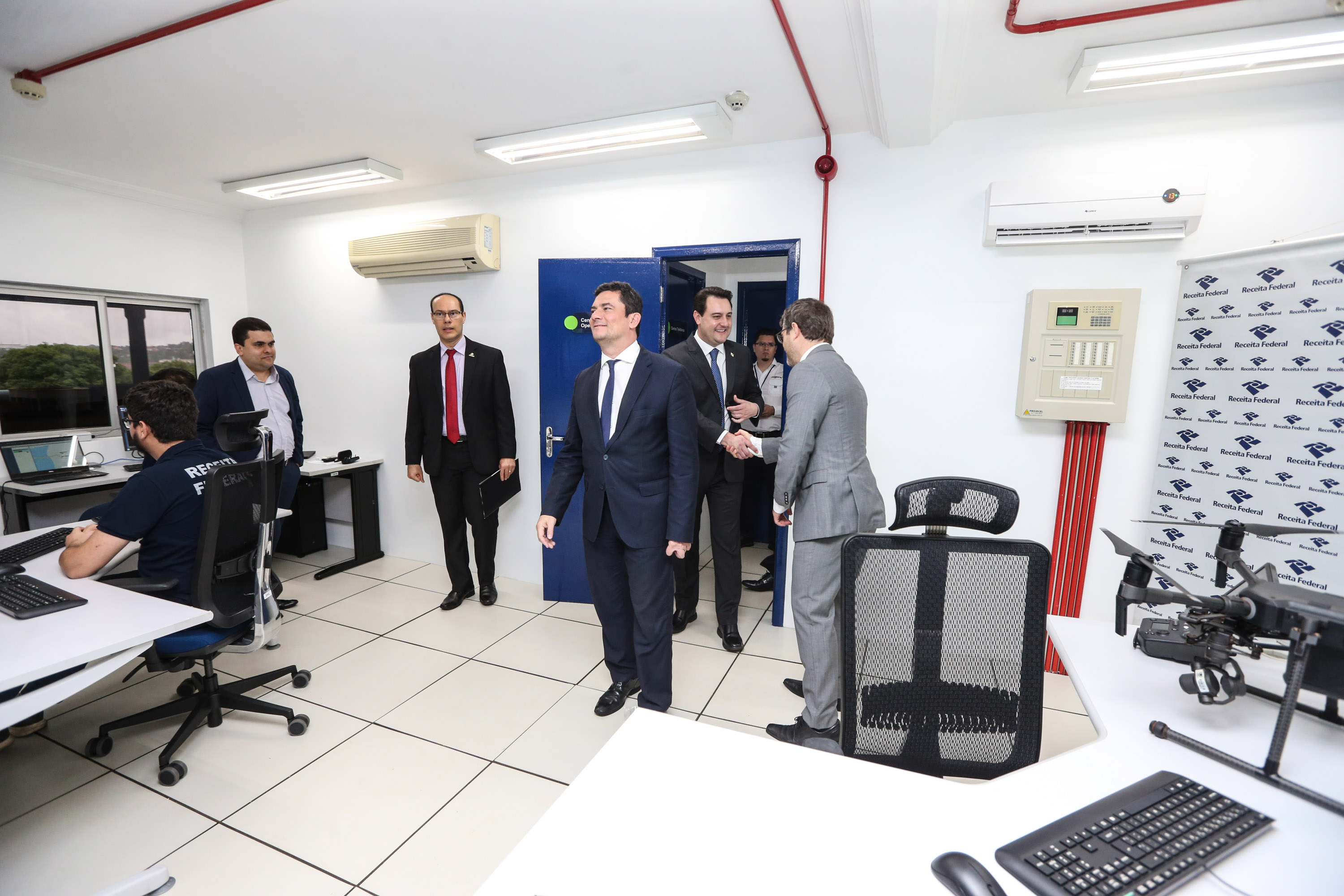 Fronteira Tech O Governador Carlos Massa Ratinho Junior e o ministro da Justiça e Segurança Pública, Sergio Moro, inauguram nesta segunda-feira (16), em Foz do Iguaçu, as operações do Fronteira Tech na Ponte Internacional da Amizade, que liga Foz do Iguaçu/PR à Ciudad del Este/PY. A iniciativa promover o uso de tecnologias digitais com foco na segurança pública. Foz do Iguaçu, 16/12/2019 - Foto: Geraldo Bubniak/AEN