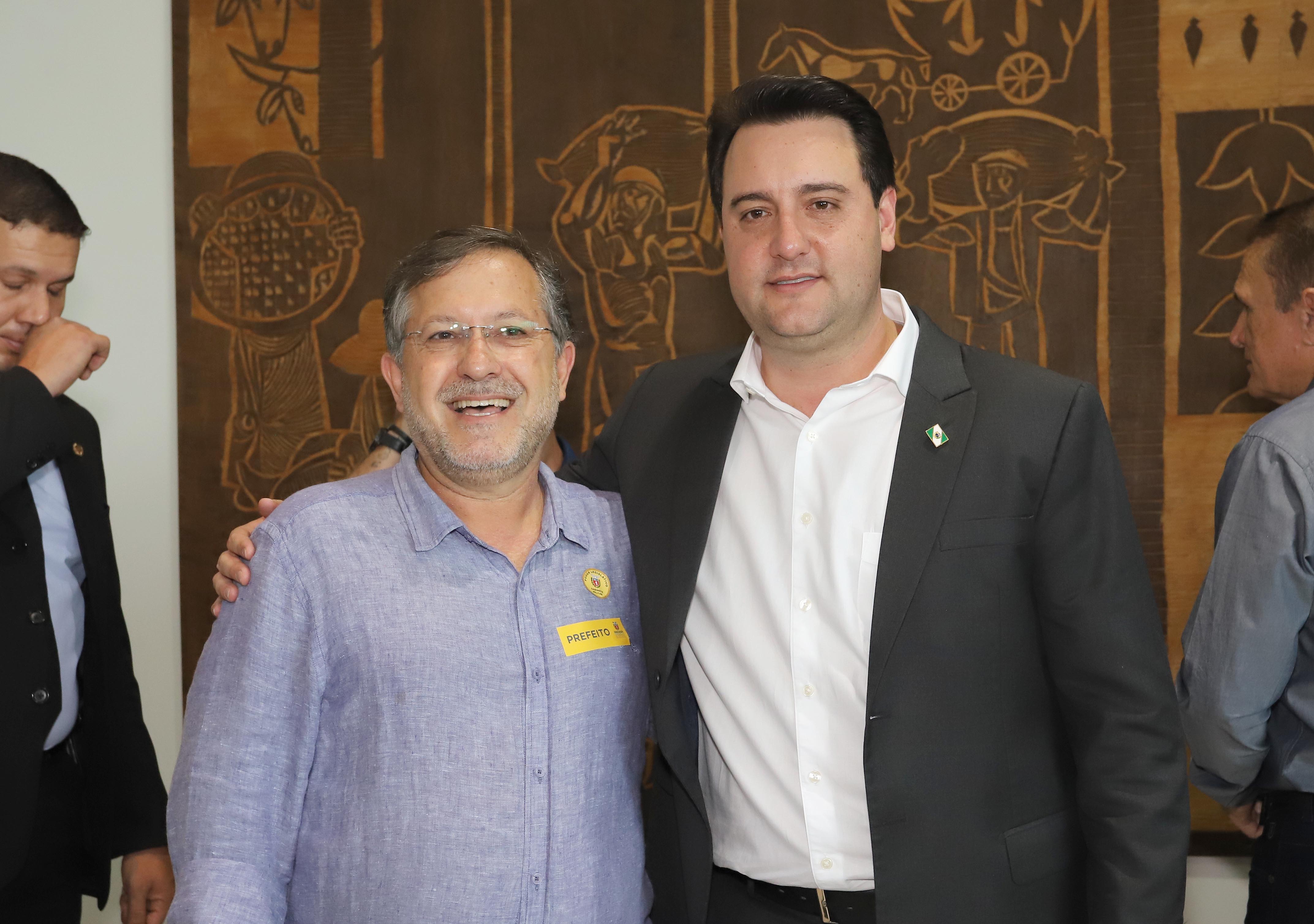 O governador Carlos Massa Ratinho Junior confirmou nesta terça-feira (17), durante evento no Palácio Iguaçu, um grande pacote voltado para o meio ambiente e a sustentabilidade. Foram destinados, entre liberações diretas e convênios, R$ 65 milhões para 149 municípios do Estado. Foto: Arnaldo Alves/AEN