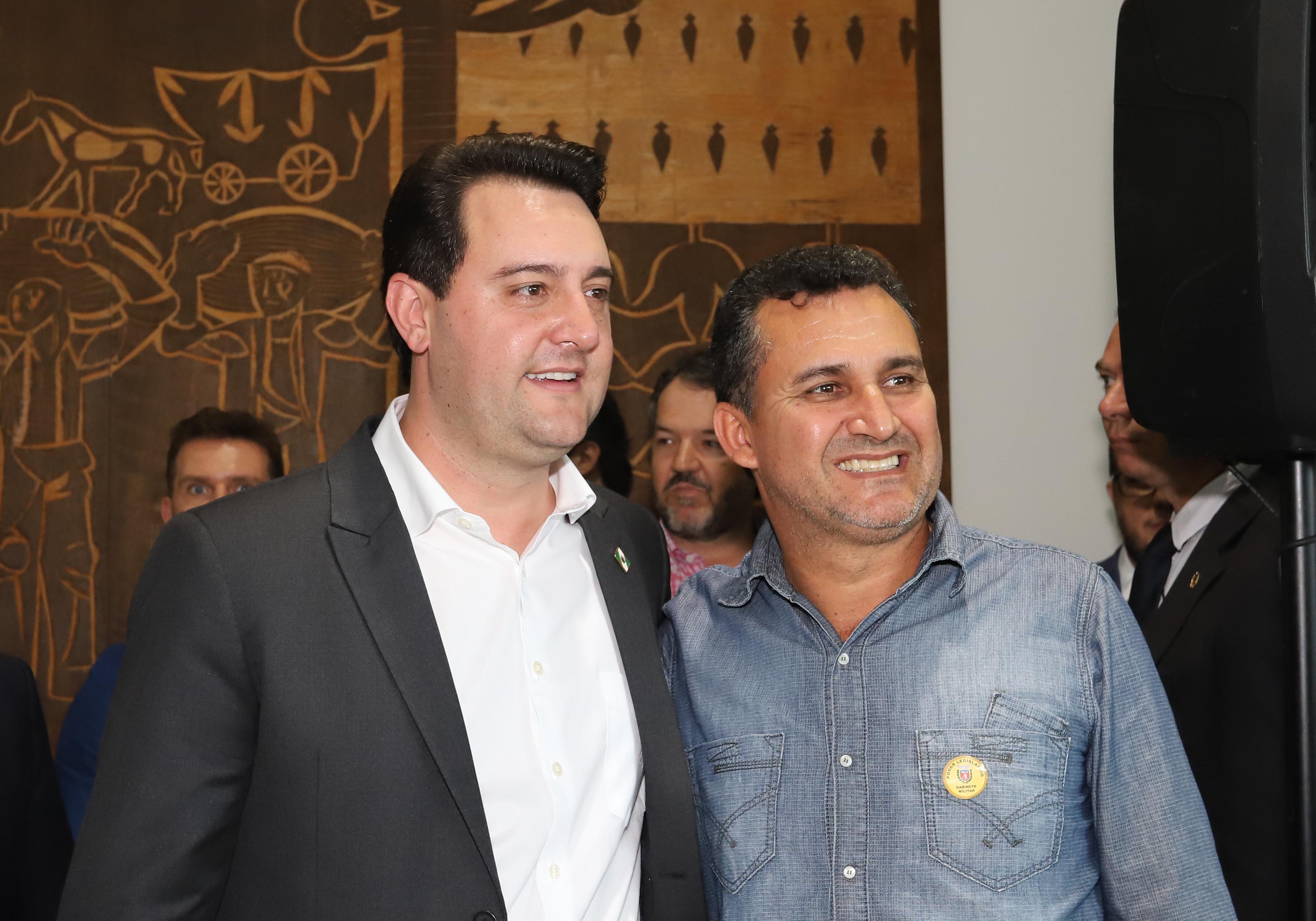 O governador Carlos Massa Ratinho Junior confirmou nesta terça-feira (17), durante evento no Palácio Iguaçu, um grande pacote voltado para o meio ambiente e a sustentabilidade. Foram destinados, entre liberações diretas e convênios, R$ 65 milhões para 149 municípios do Estado. Foto: Arnaldo Alves/AEN