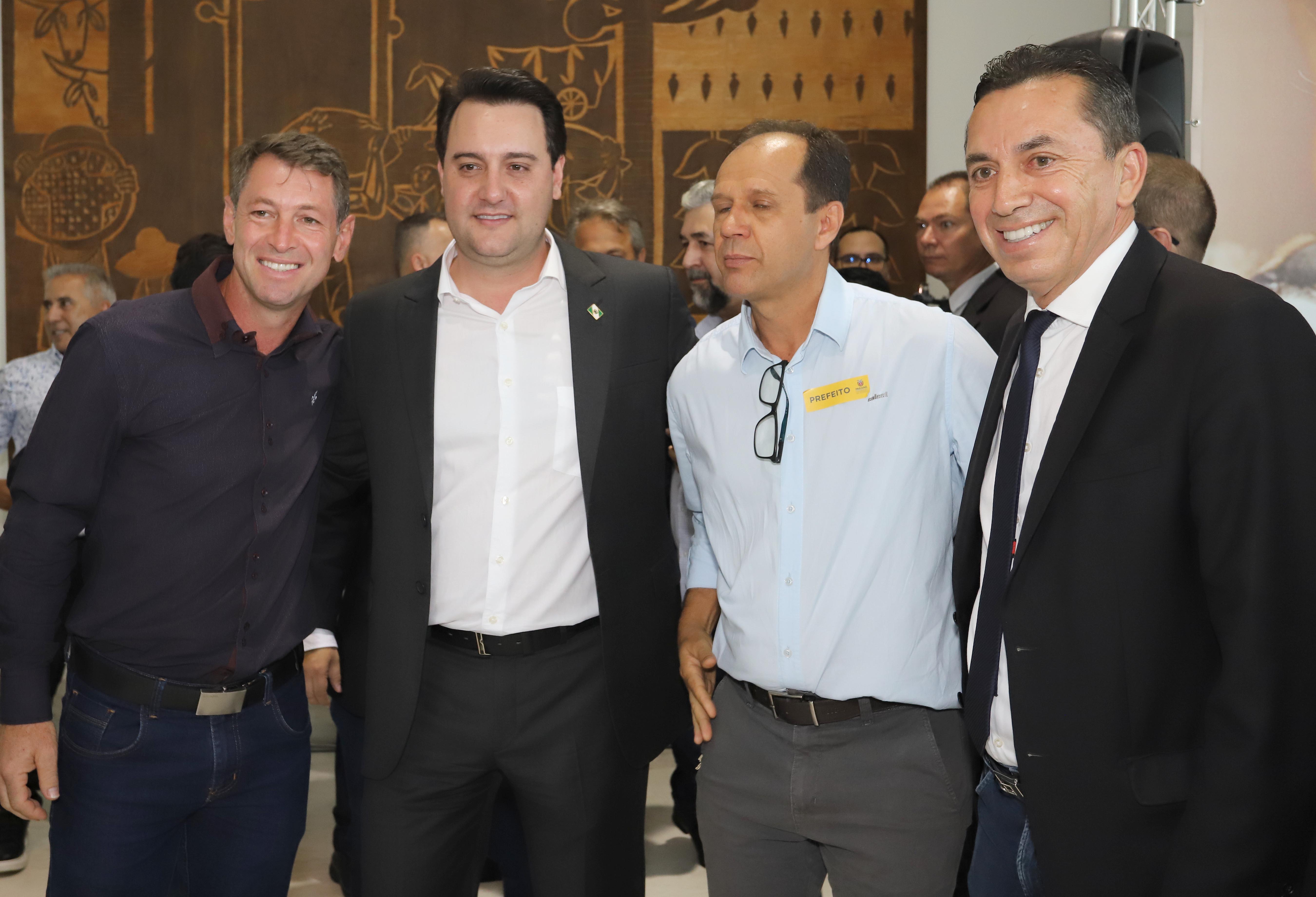 O governador Carlos Massa Ratinho Junior confirmou nesta terça-feira (17), durante evento no Palácio Iguaçu, um grande pacote voltado para o meio ambiente e a sustentabilidade. Foram destinados, entre liberações diretas e convênios, R$ 65 milhões para 149 municípios do Estado. Foto: Arnaldo Alves/AEN