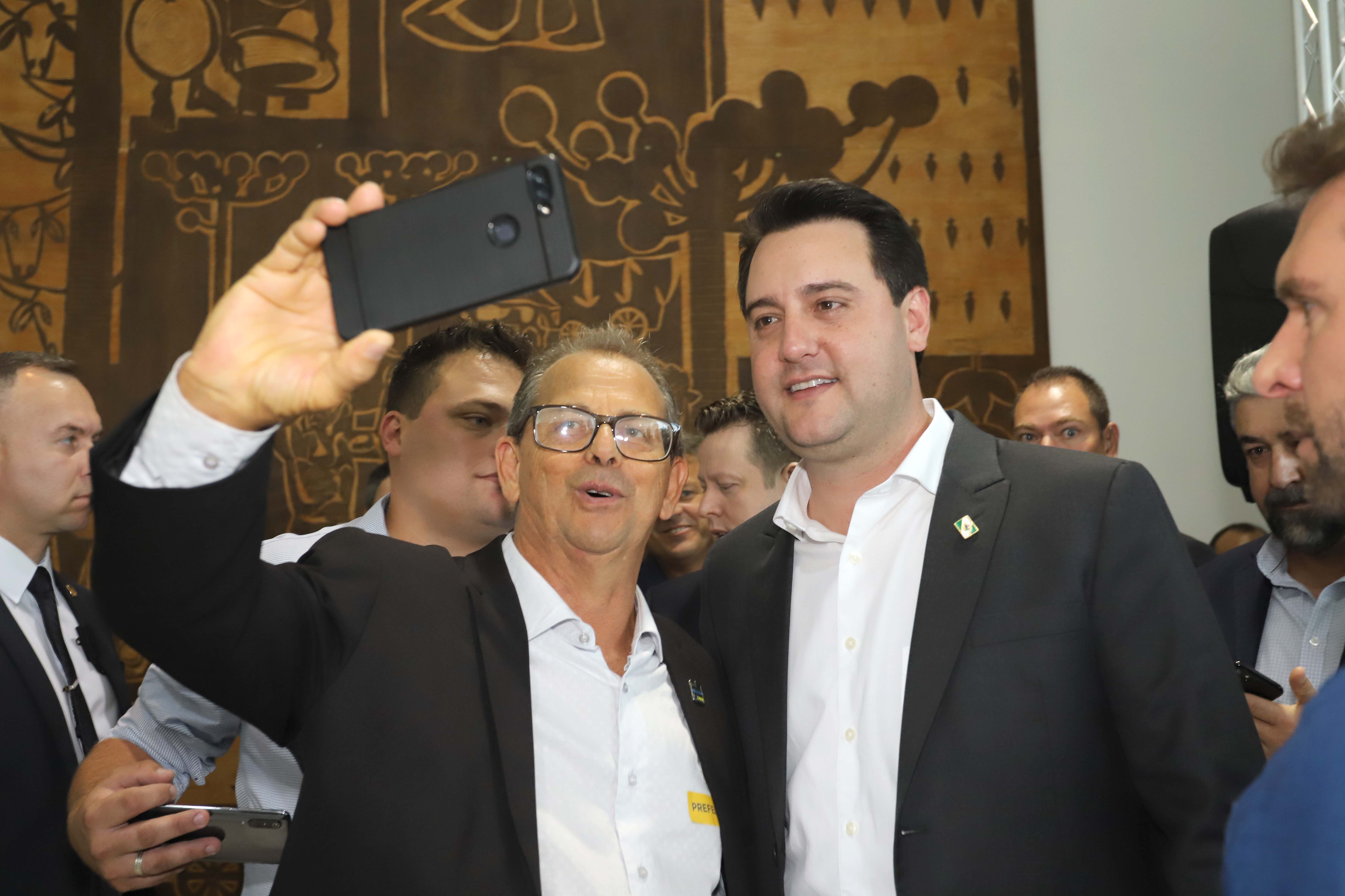 O governador Carlos Massa Ratinho Junior confirmou nesta terça-feira (17), durante evento no Palácio Iguaçu, um grande pacote voltado para o meio ambiente e a sustentabilidade. Foram destinados, entre liberações diretas e convênios, R$ 65 milhões para 149 municípios do Estado. Foto: Arnaldo Alves/AEN