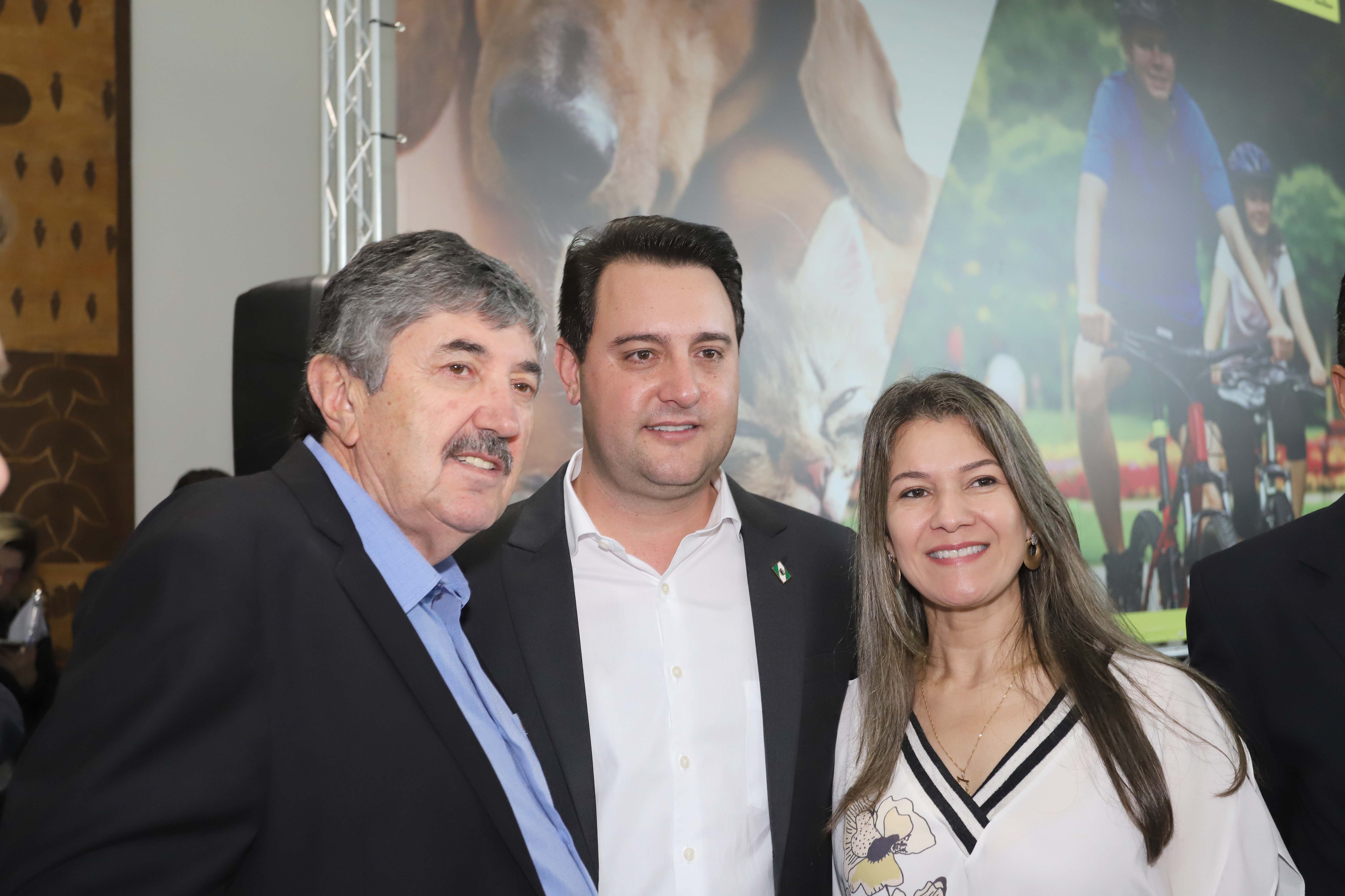 O governador Carlos Massa Ratinho Junior confirmou nesta terça-feira (17), durante evento no Palácio Iguaçu, um grande pacote voltado para o meio ambiente e a sustentabilidade. Foram destinados, entre liberações diretas e convênios, R$ 65 milhões para 149 municípios do Estado. Foto: Arnaldo Alves/AEN