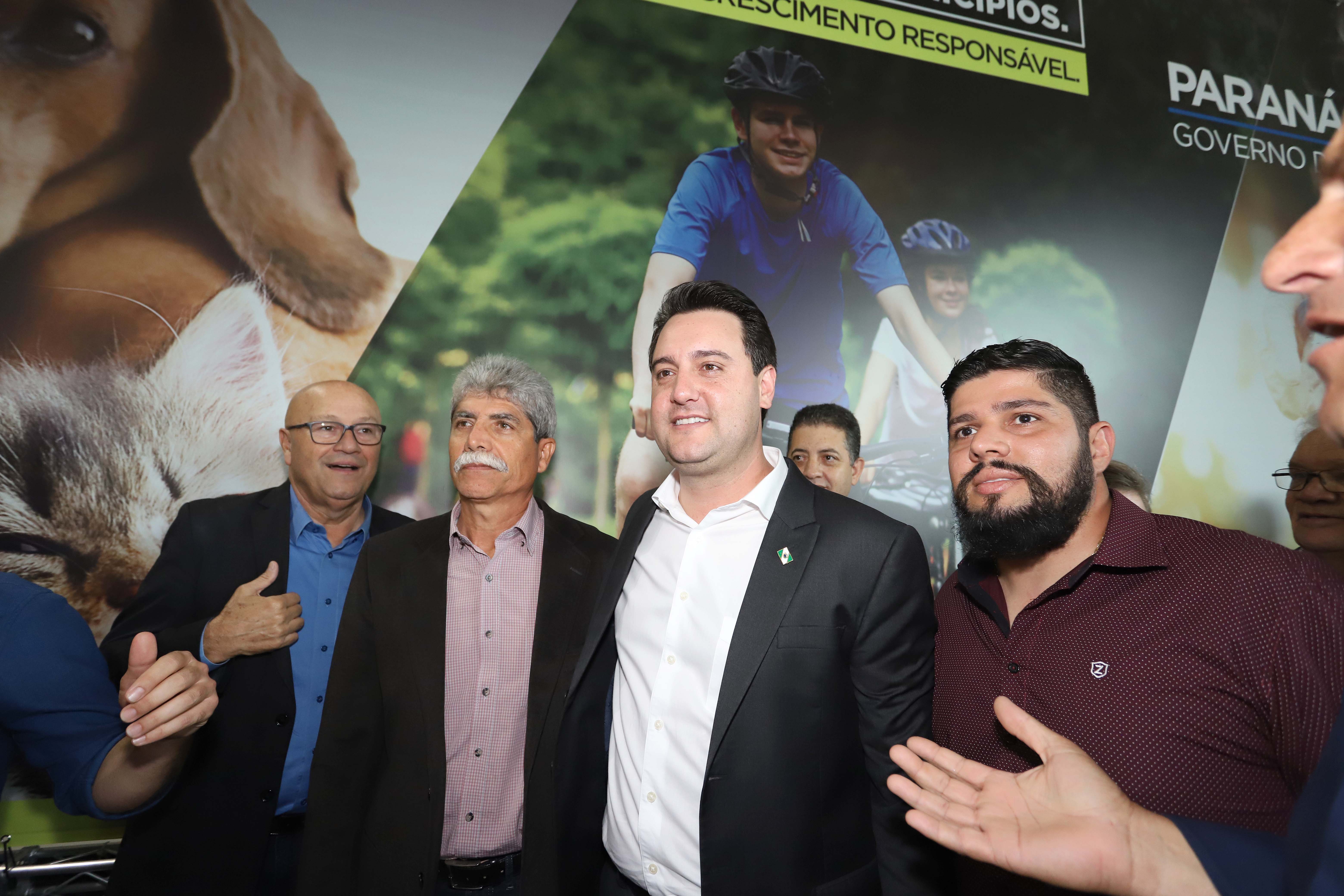 O governador Carlos Massa Ratinho Junior confirmou nesta terça-feira (17), durante evento no Palácio Iguaçu, um grande pacote voltado para o meio ambiente e a sustentabilidade. Foram destinados, entre liberações diretas e convênios, R$ 65 milhões para 149 municípios do Estado. Foto: Arnaldo Alves/AEN