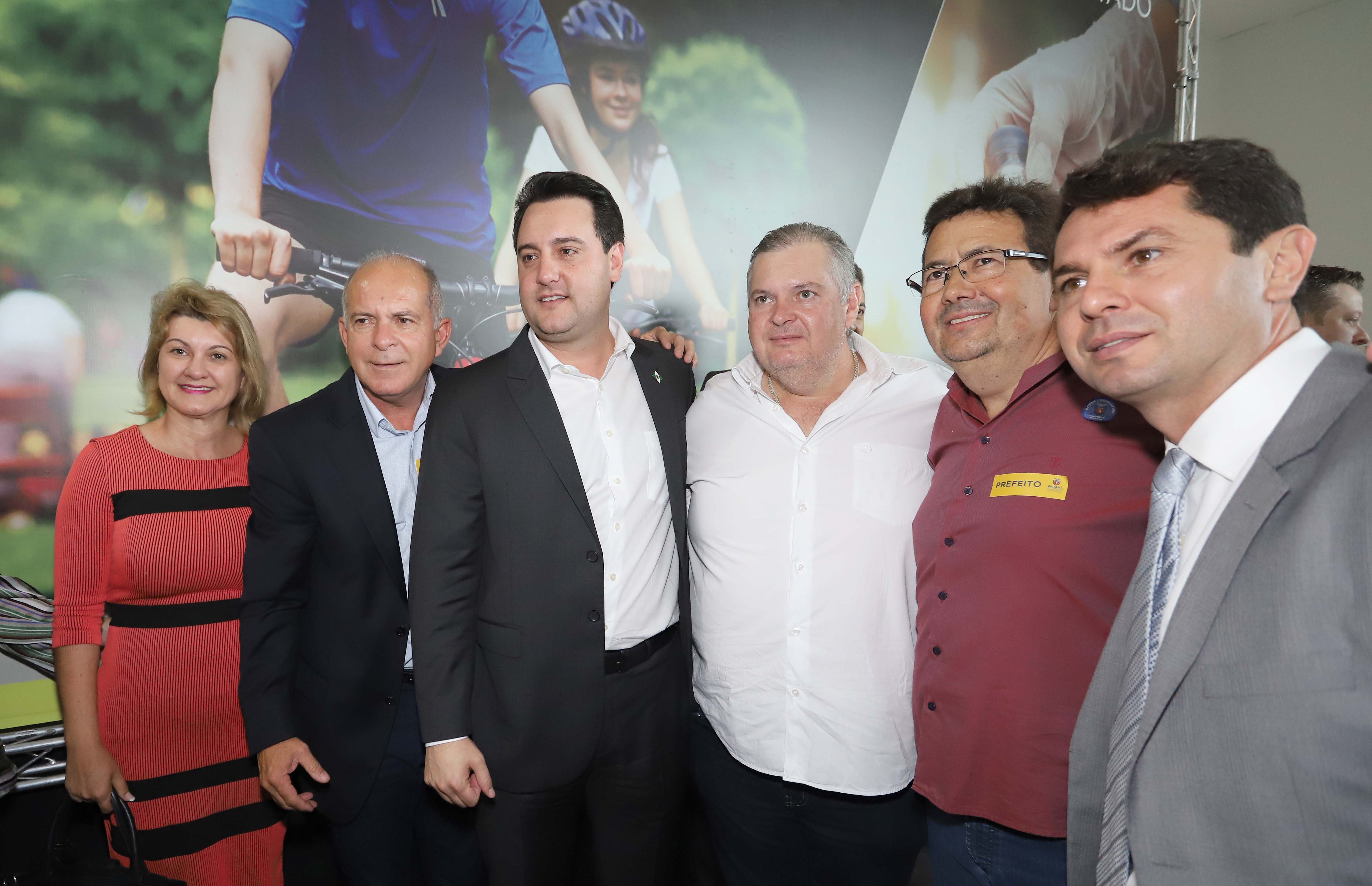 O governador Carlos Massa Ratinho Junior confirmou nesta terça-feira (17), durante evento no Palácio Iguaçu, um grande pacote voltado para o meio ambiente e a sustentabilidade. Foram destinados, entre liberações diretas e convênios, R$ 65 milhões para 149 municípios do Estado. Foto: Arnaldo Alves/AEN