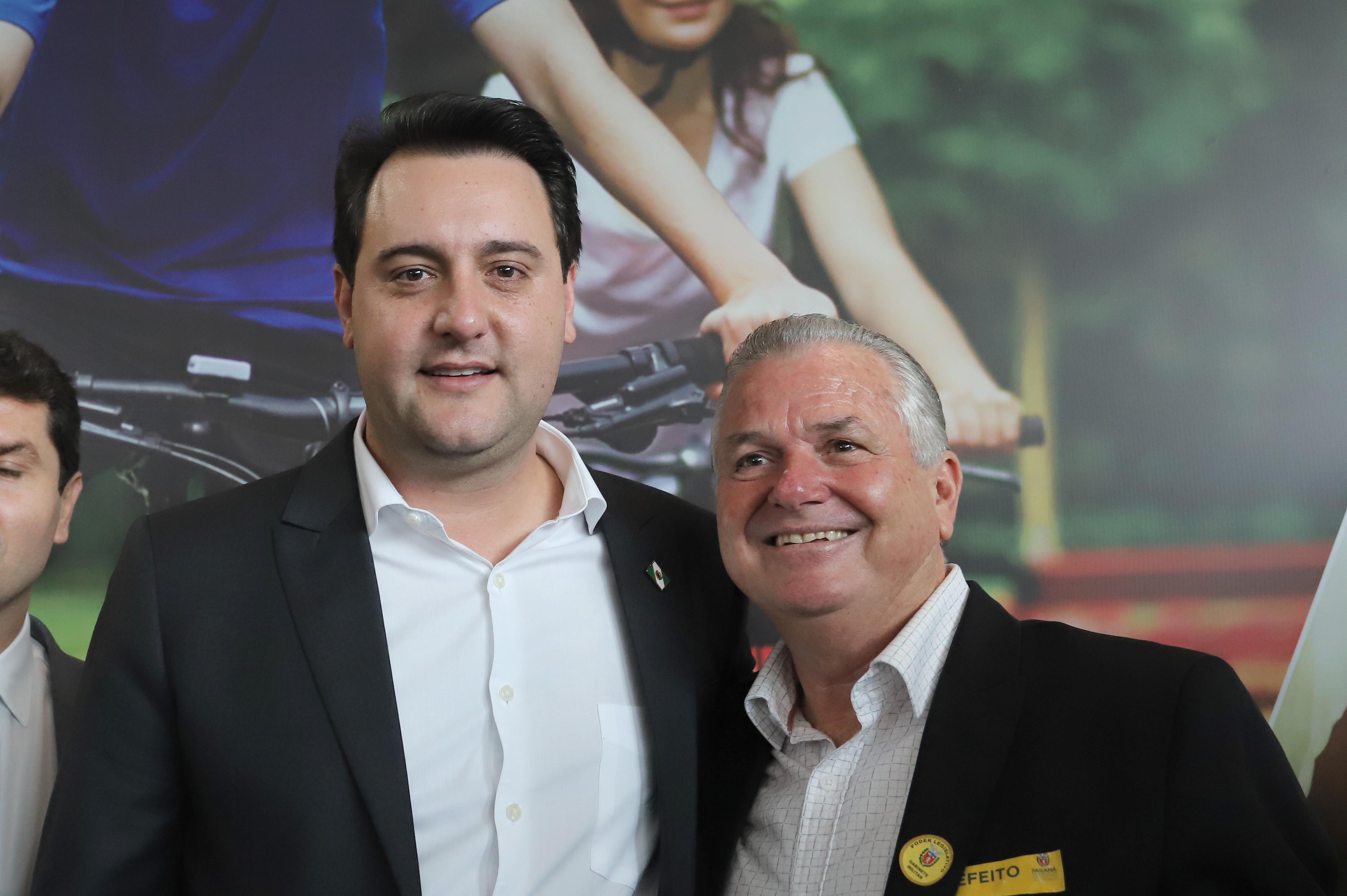 O governador Carlos Massa Ratinho Junior confirmou nesta terça-feira (17), durante evento no Palácio Iguaçu, um grande pacote voltado para o meio ambiente e a sustentabilidade. Foram destinados, entre liberações diretas e convênios, R$ 65 milhões para 149 municípios do Estado. Foto: Arnaldo Alves/AEN