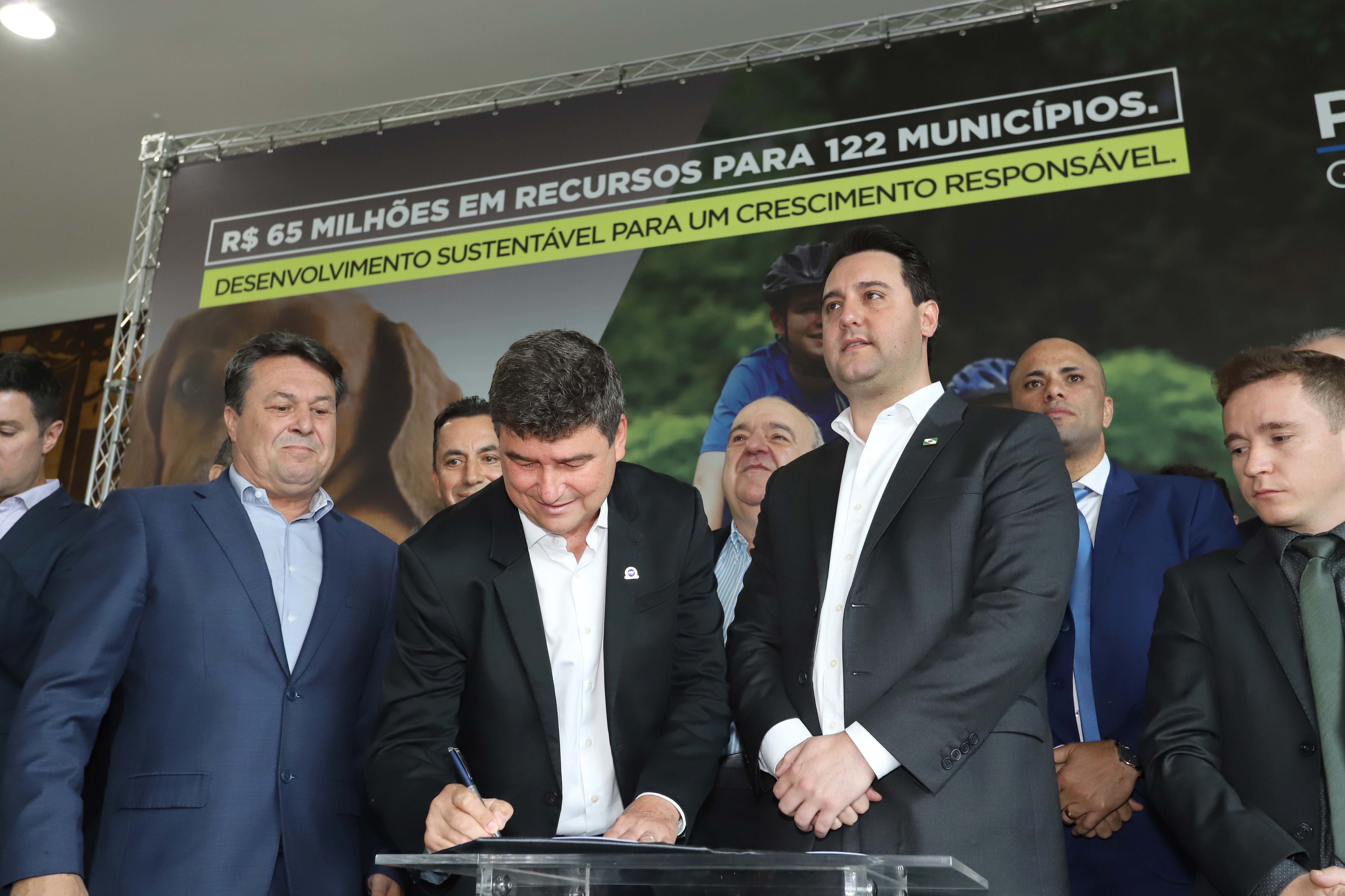 O Governo do Paraná criou neste o Certificado de Mérito Ambiental, que premia municípios pela implantação de projetos de sustentabilidade em prol do ecossistema. A intenção é reconhecer boas ações que podem ser replicadas em outras cidades do Estado. A iniciativa é da Secretaria do Desenvolvimento Sustentável e do Turismo.Foto: Arnaldo Alves/AEN
