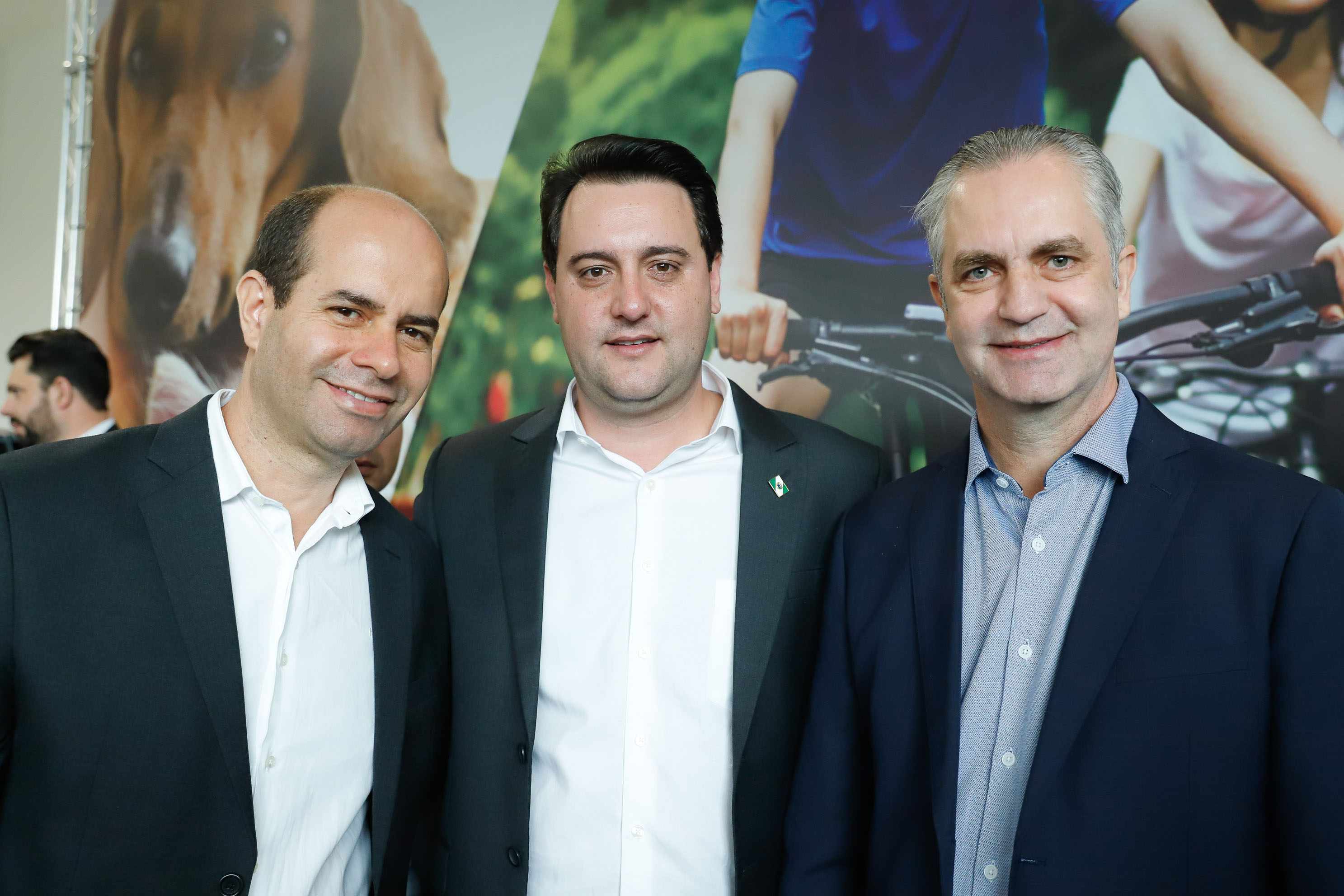 O governador Carlos Massa Ratinho Junior confirmou nesta terça-feira (17), durante evento no Palácio Iguaçu, um grande pacote voltado para o meio ambiente e a sustentabilidade. Foram destinados, entre liberações diretas e convênios, R$ 65 milhões para 149 municípios do Estado.