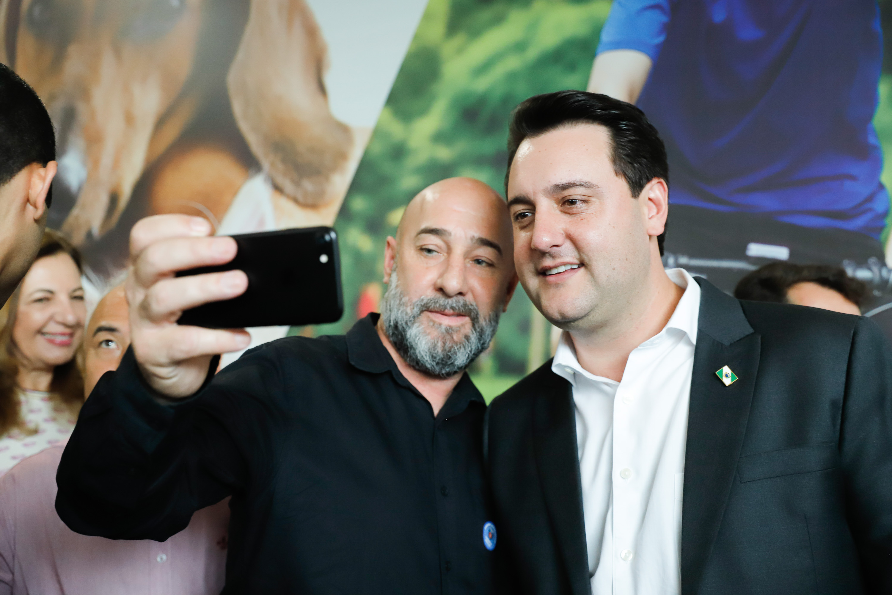 O governador Carlos Massa Ratinho Junior confirmou nesta terça-feira (17), durante evento no Palácio Iguaçu, um grande pacote voltado para o meio ambiente e a sustentabilidade. Foram destinados, entre liberações diretas e convênios, R$ 65 milhões para 149 municípios do Estado.