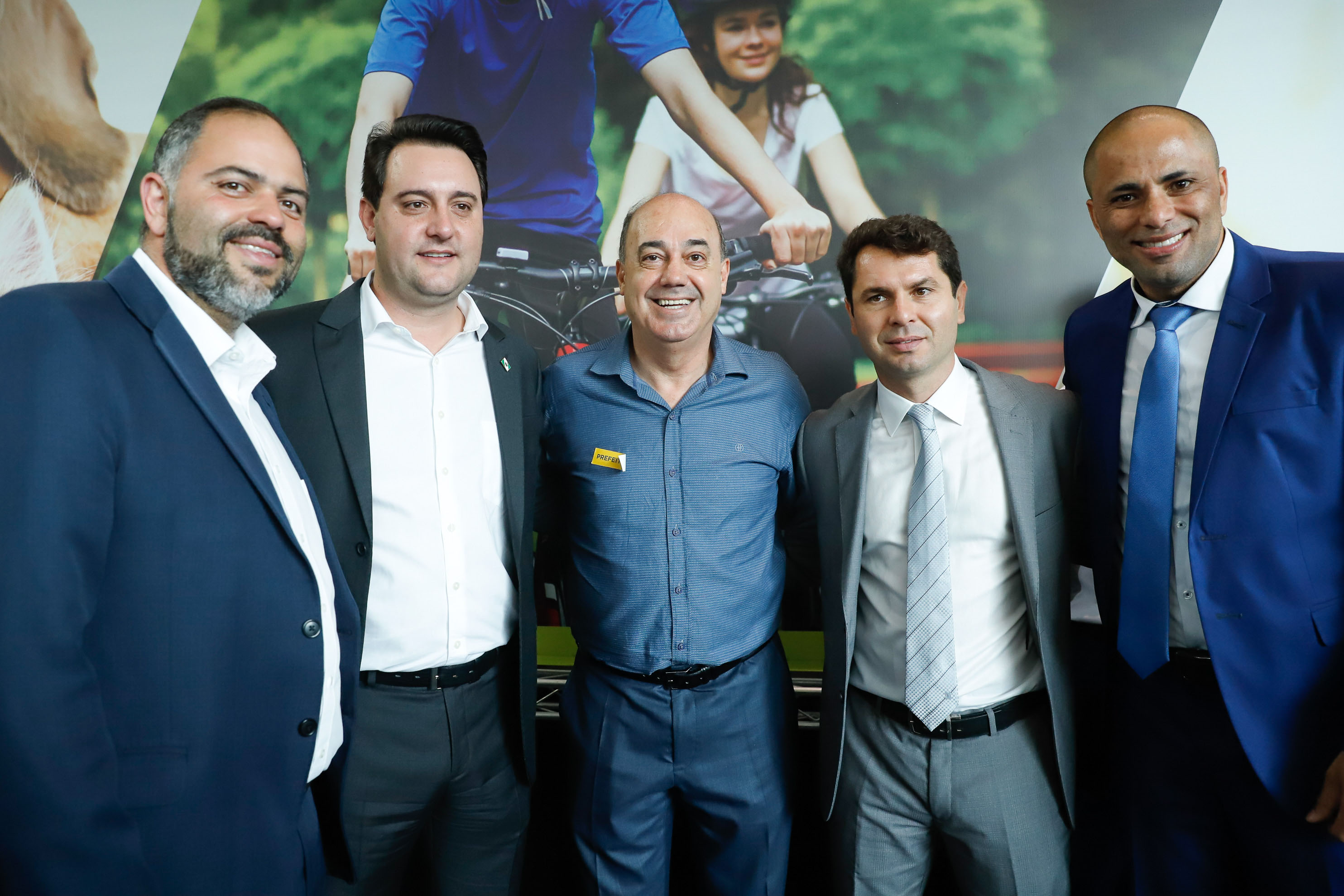 O governador Carlos Massa Ratinho Junior confirmou nesta terça-feira (17), durante evento no Palácio Iguaçu, um grande pacote voltado para o meio ambiente e a sustentabilidade. Foram destinados, entre liberações diretas e convênios, R$ 65 milhões para 149 municípios do Estado.