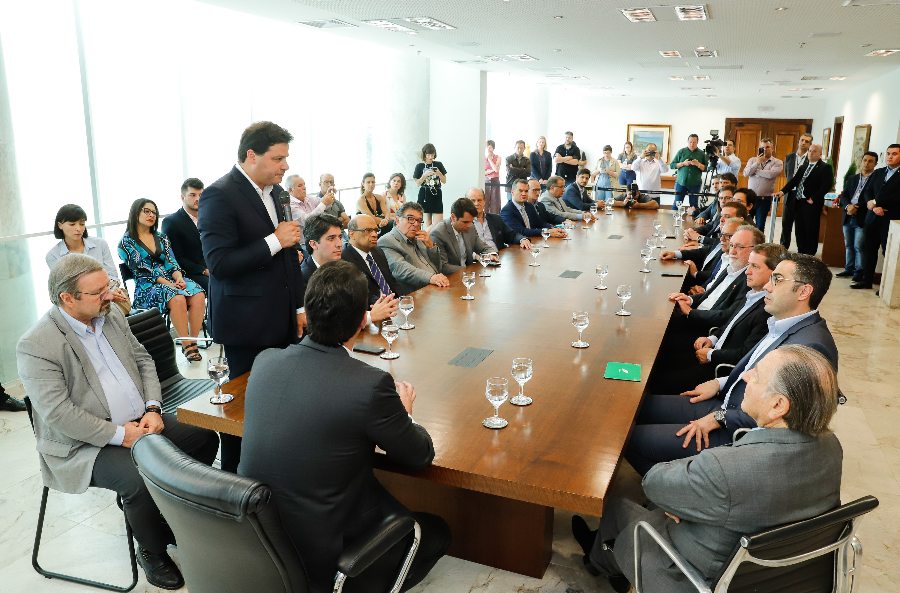 O Governo do Estado e a Klabin anunciaram nesta terça-feira (17) um investimento de R$ 450 milhões da empresa para obras de infraestrutura
