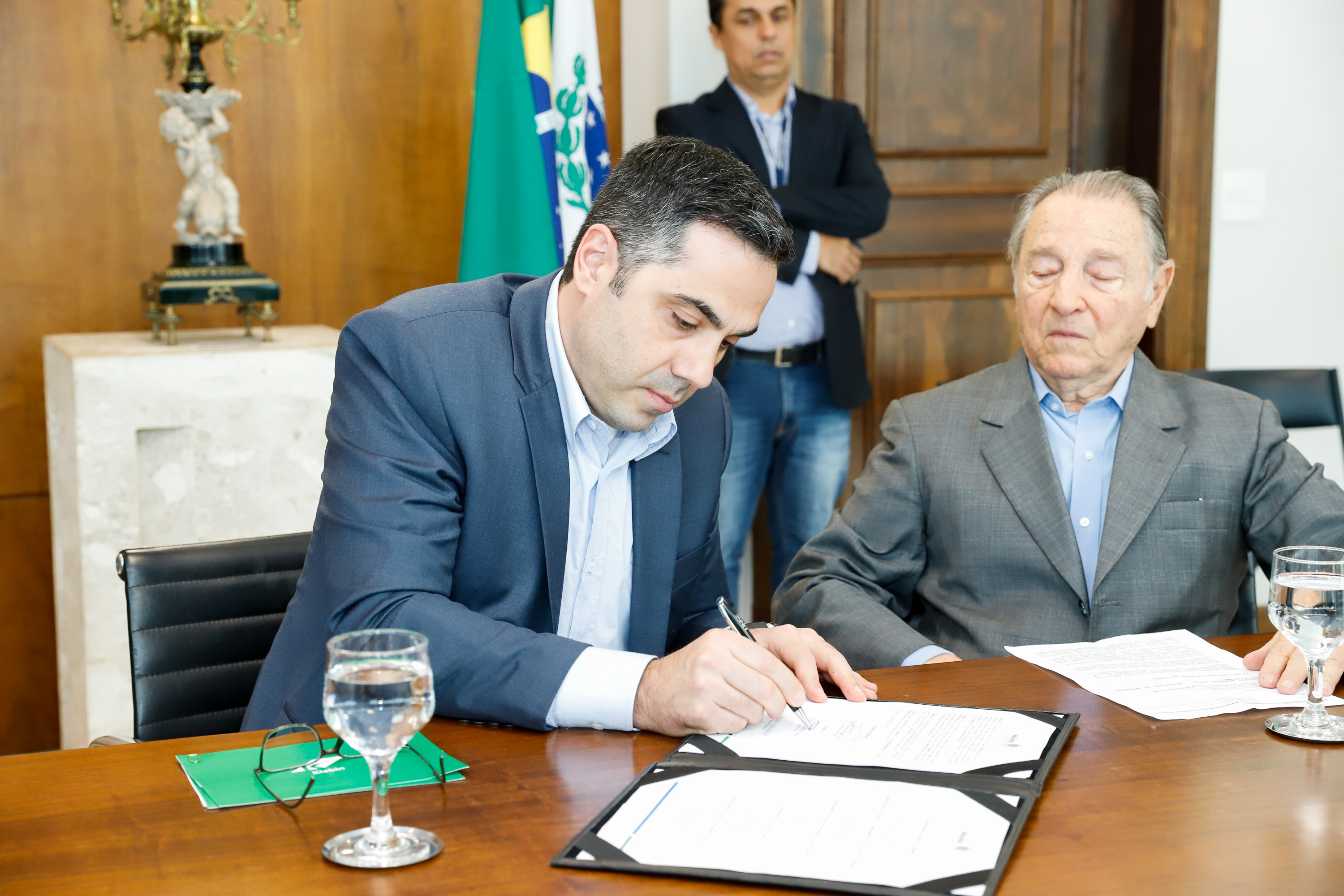O Governo do Estado e a Klabin anunciaram nesta terça-feira (17) um investimento de R$ 450 milhões da empresa para obras de infraestrutura