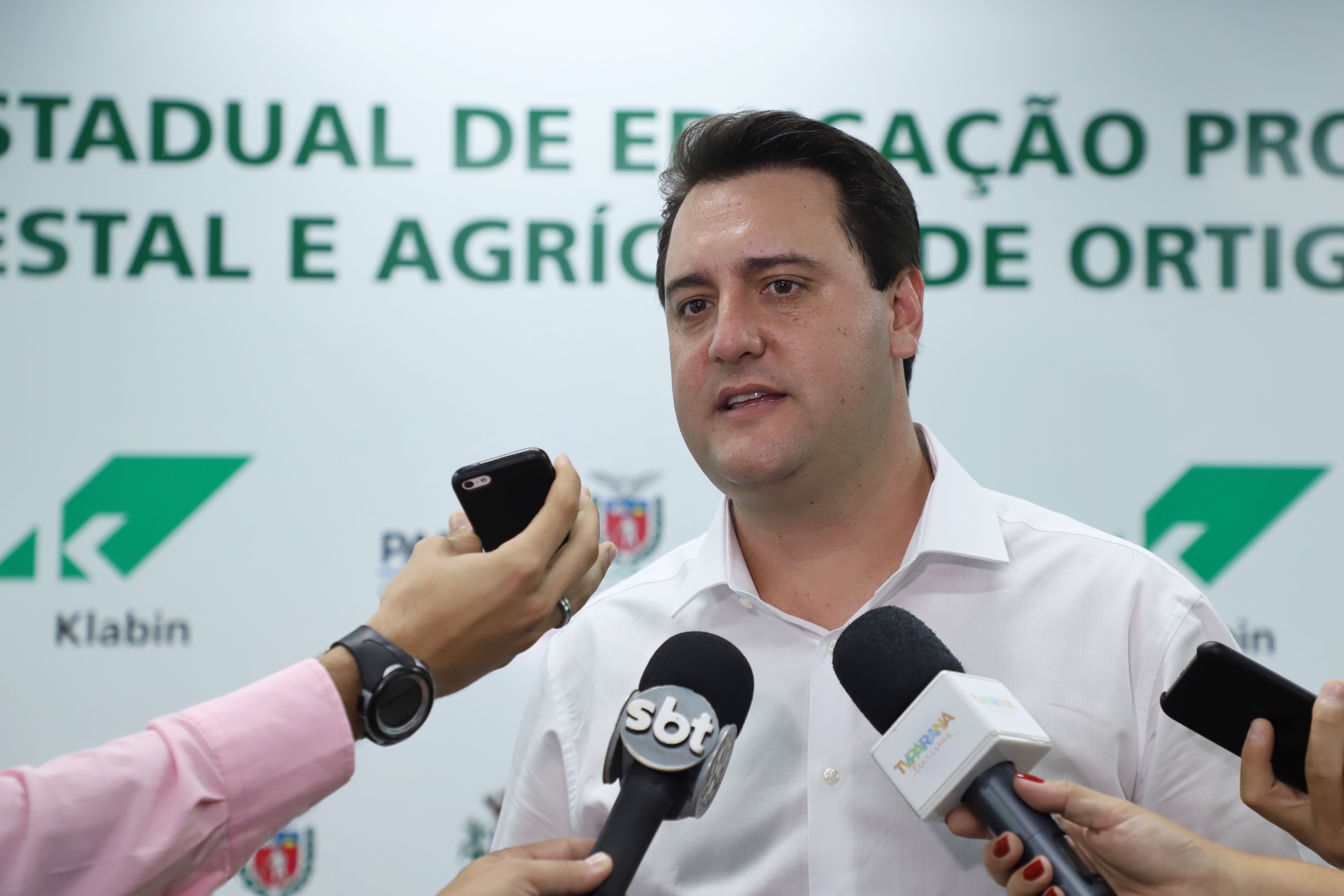 O governador Carlos Massa Ratinho Junior inaugurou nesta sexta-feira (31) a primeira escola técnica de operação florestal do Brasil, em Ortigueira, nos Campos Gerais. O Centro Estadual de Educação Profissional Florestal e Agrícola é fruto de uma parceria entre o Governo do Estado, a Klabin e a prefeitura. O investimento total foi de R$ 35 milhões, sendo R$ 12 milhões repassados pela Secretaria da Educação e do Esporte. Foto: José Fernando Ogura/AEN