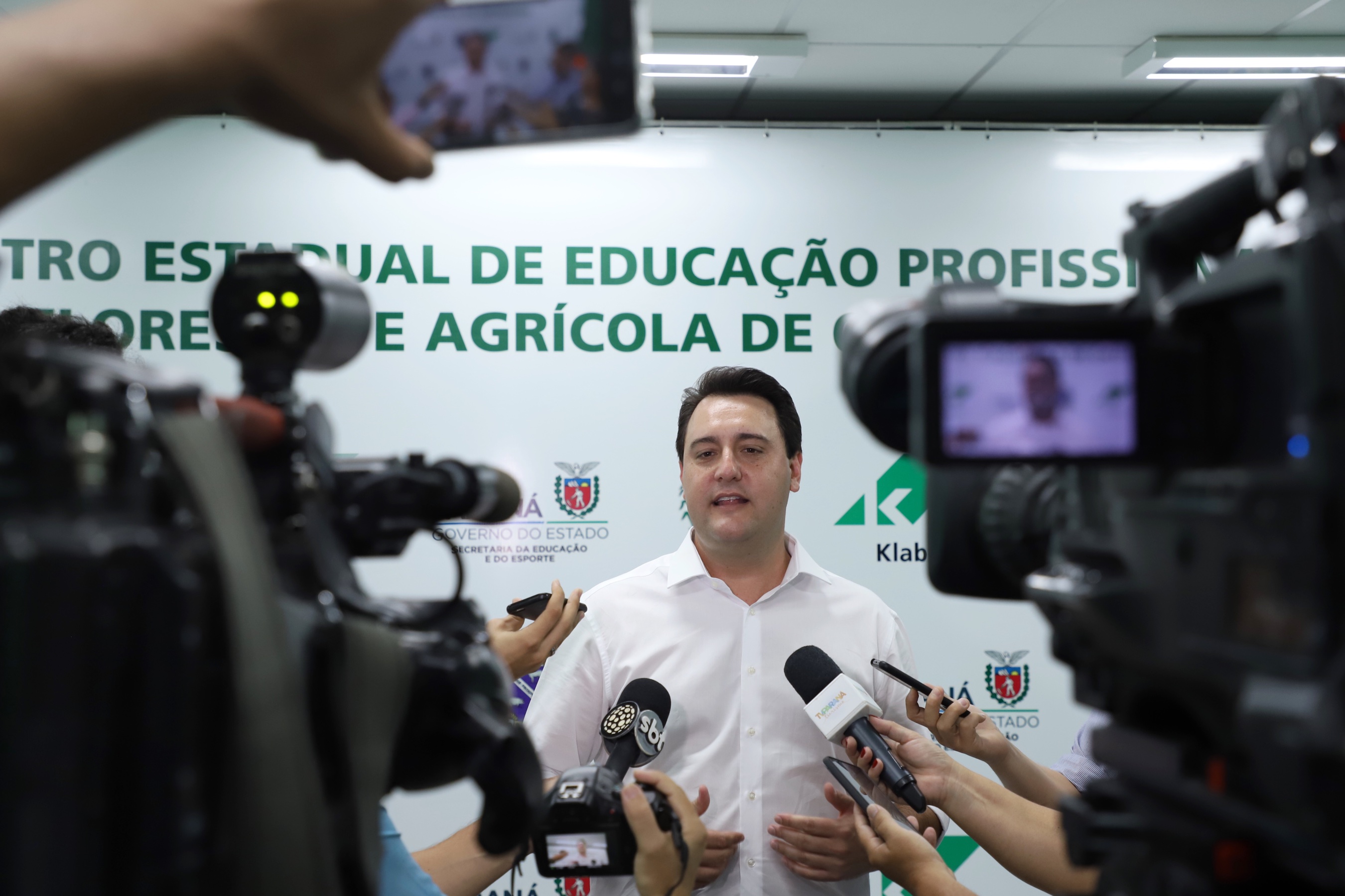O governador Carlos Massa Ratinho Junior inaugurou nesta sexta-feira (31) a primeira escola técnica de operação florestal do Brasil, em Ortigueira, nos Campos Gerais. O Centro Estadual de Educação Profissional Florestal e Agrícola é fruto de uma parceria entre o Governo do Estado, a Klabin e a prefeitura. O investimento total foi de R$ 35 milhões, sendo R$ 12 milhões repassados pela Secretaria da Educação e do Esporte. Foto: José Fernando Ogura/AEN