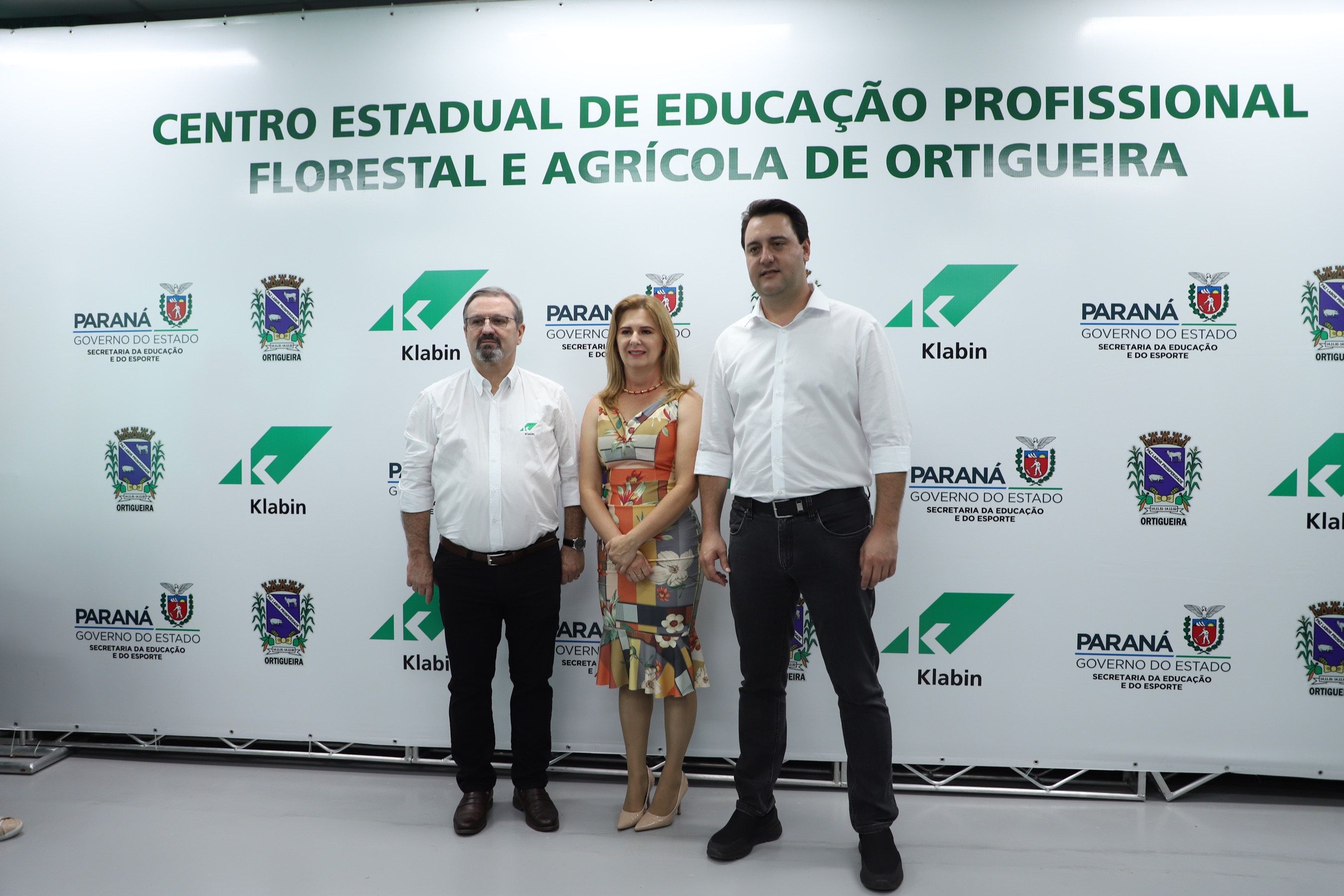 O governador Carlos Massa Ratinho Junior inaugurou nesta sexta-feira (31) a primeira escola técnica de operação florestal do Brasil, em Ortigueira, nos Campos Gerais. O Centro Estadual de Educação Profissional Florestal e Agrícola é fruto de uma parceria entre o Governo do Estado, a Klabin e a prefeitura. O investimento total foi de R$ 35 milhões, sendo R$ 12 milhões repassados pela Secretaria da Educação e do Esporte. Foto: José Fernando Ogura/AEN